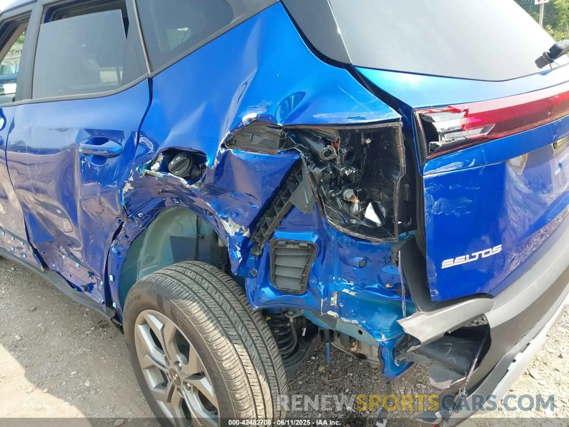 18 Photograph of a damaged car KNDEPCAA6R7524882 KIA SELTOS 2024