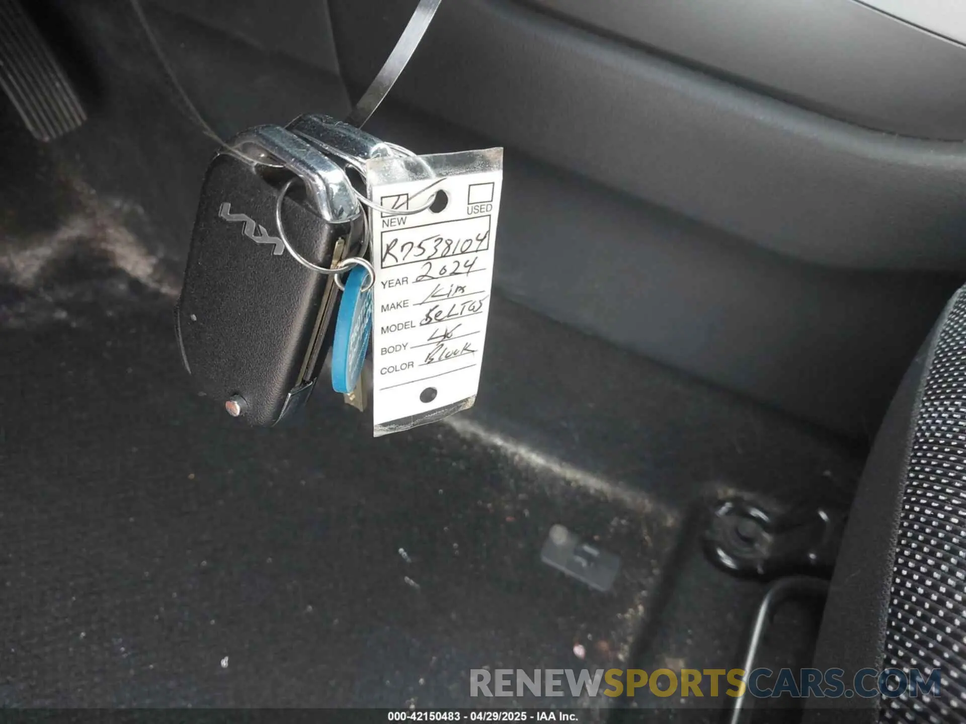 11 Photograph of a damaged car KNDEPCAA6R7538104 KIA SELTOS 2024