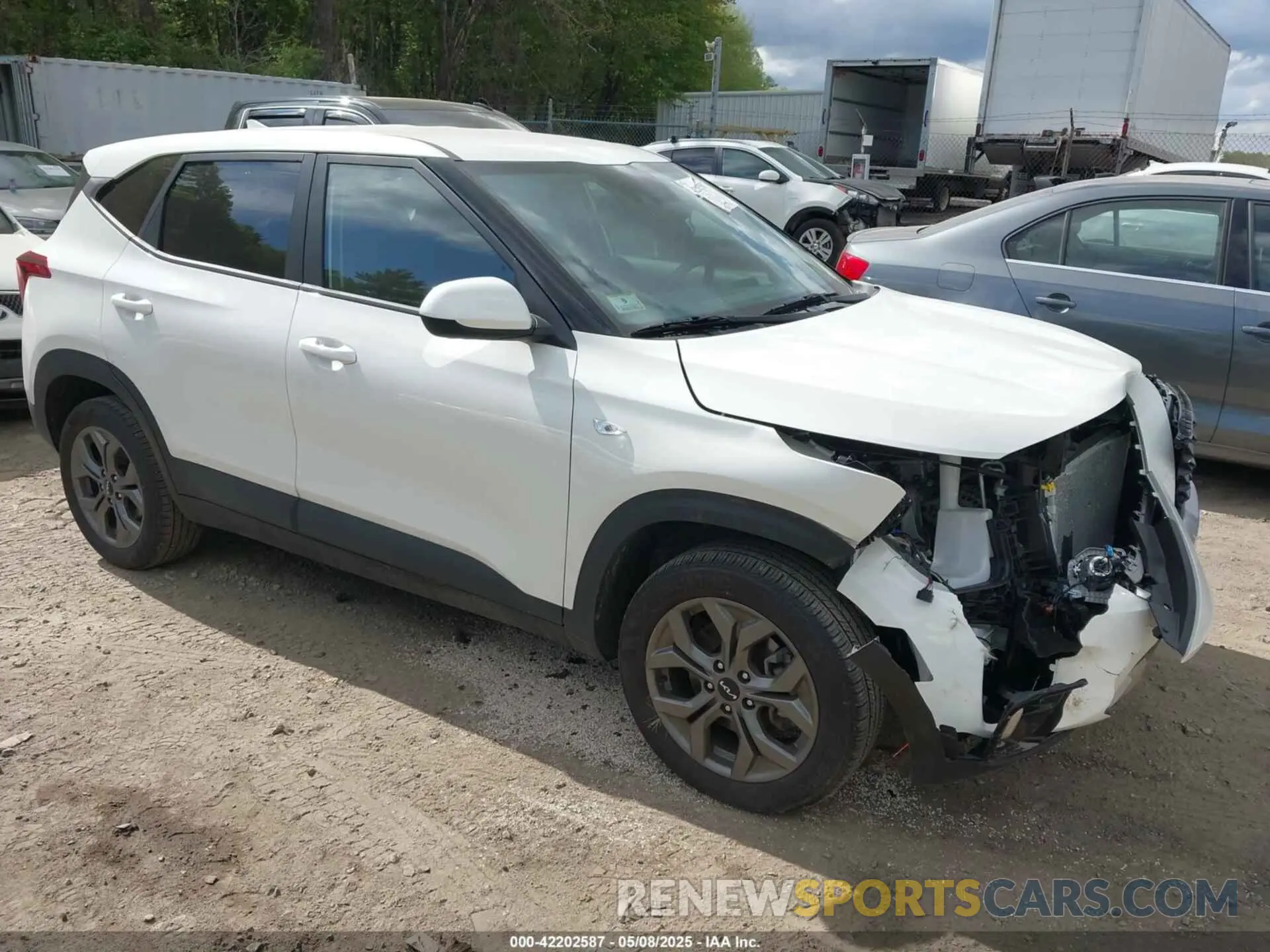 1 Photograph of a damaged car KNDEPCAA6R7614582 KIA SELTOS 2024