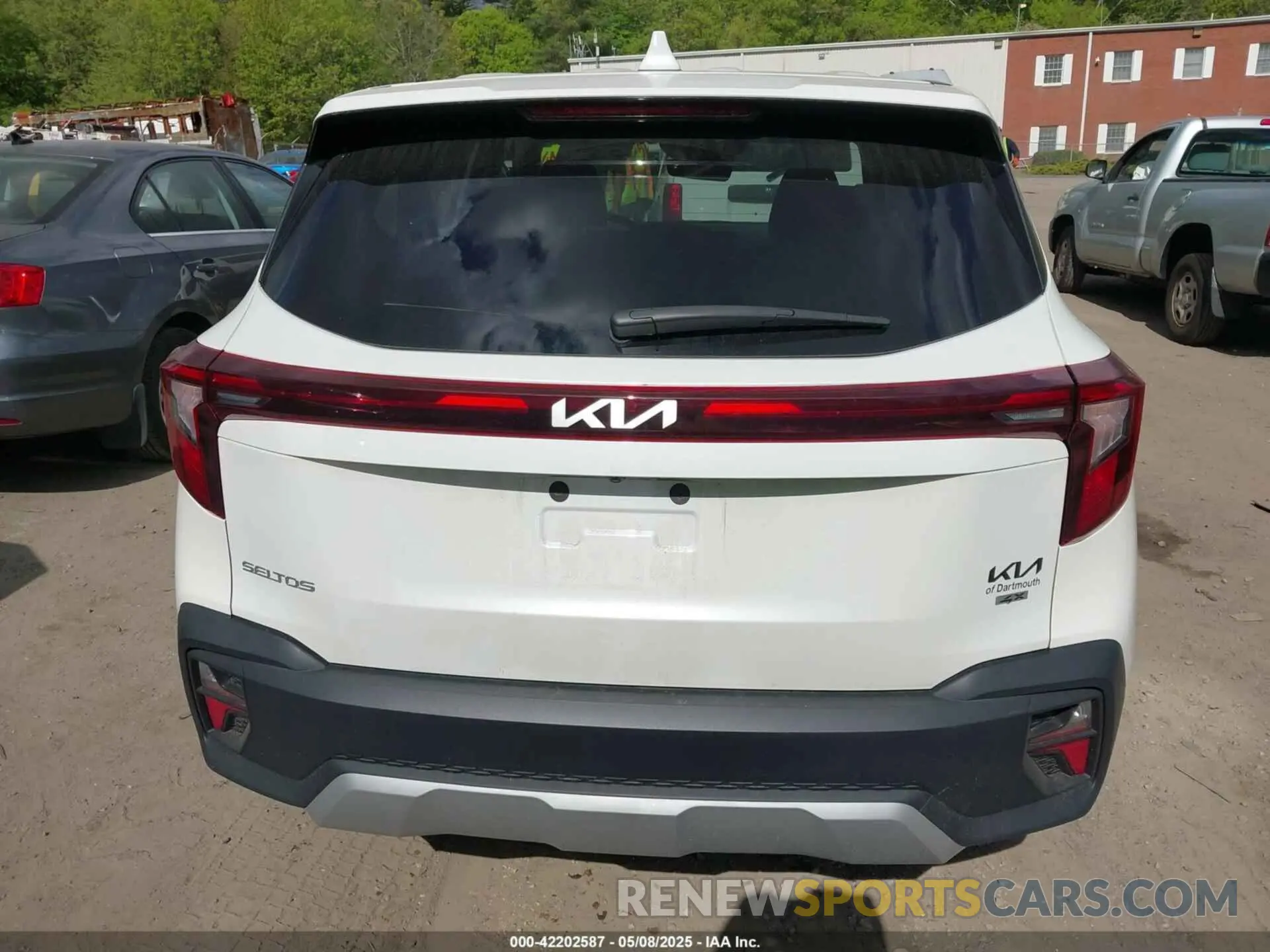 17 Photograph of a damaged car KNDEPCAA6R7614582 KIA SELTOS 2024