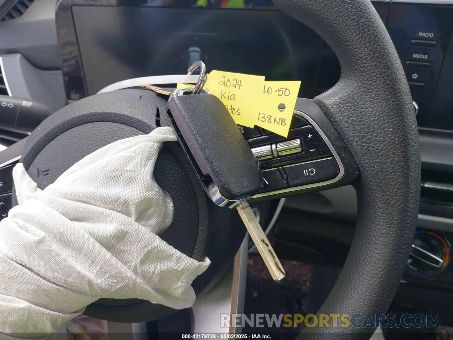 11 Photograph of a damaged car KNDEPCAA7R7579163 KIA SELTOS 2024