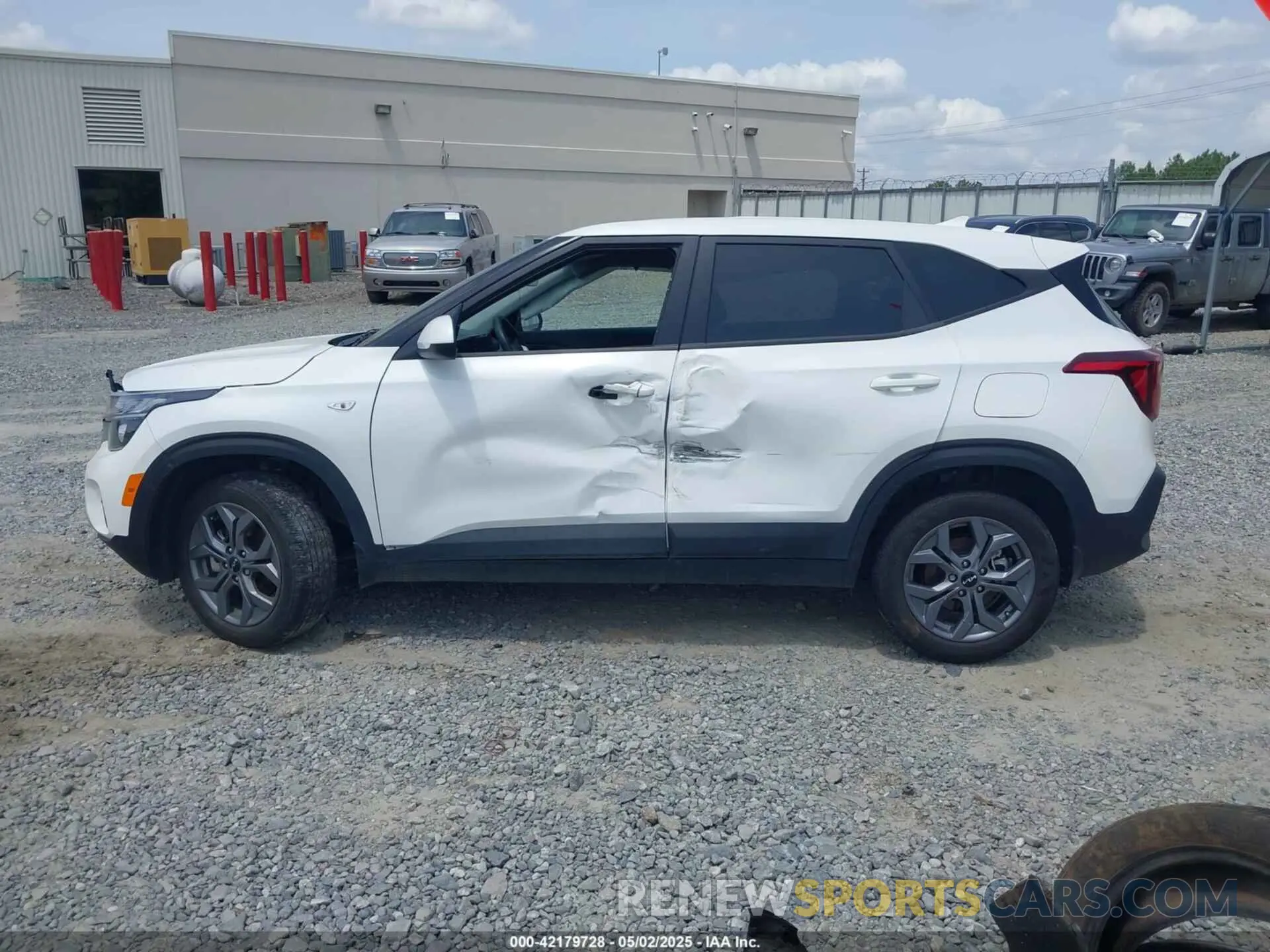 15 Photograph of a damaged car KNDEPCAA7R7579163 KIA SELTOS 2024