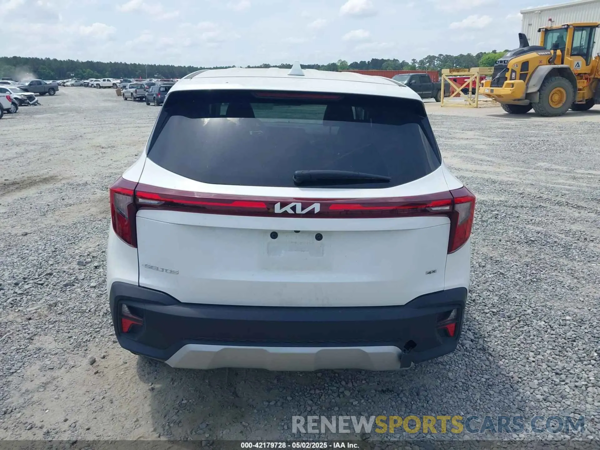 17 Photograph of a damaged car KNDEPCAA7R7579163 KIA SELTOS 2024