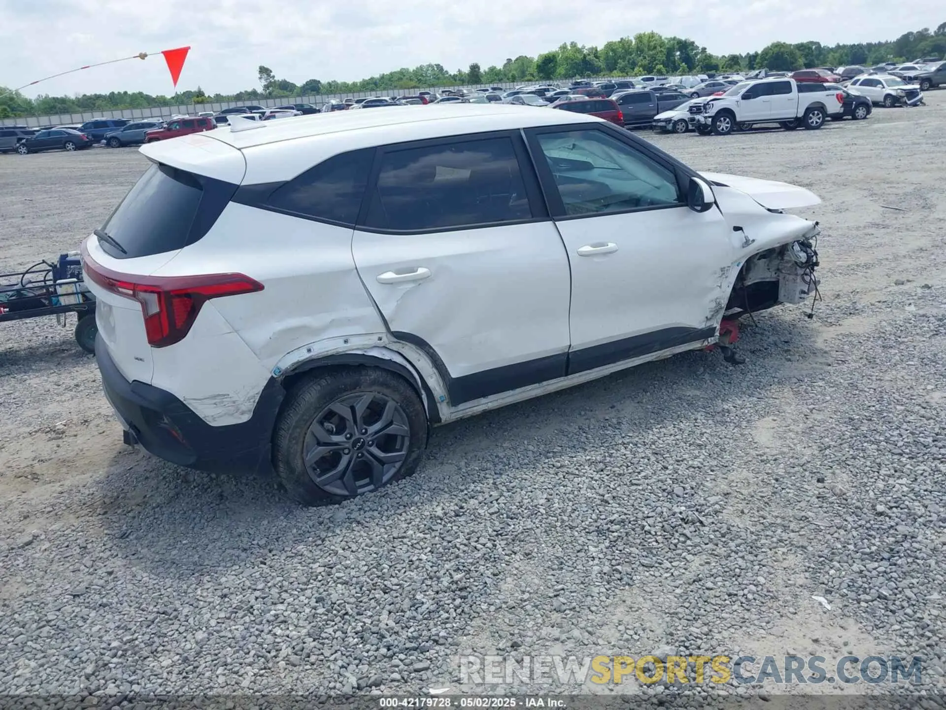 4 Photograph of a damaged car KNDEPCAA7R7579163 KIA SELTOS 2024
