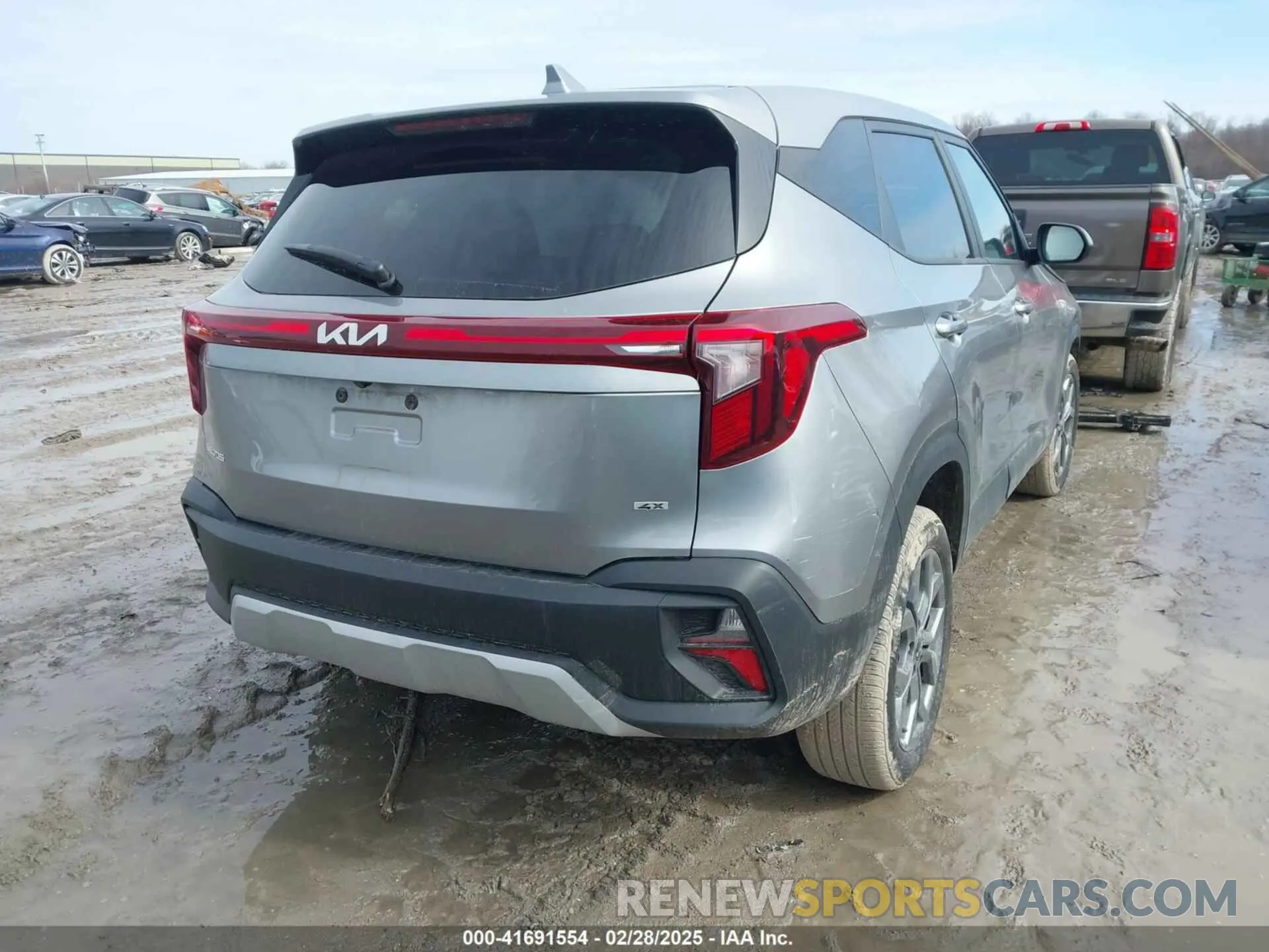 4 Photograph of a damaged car KNDEPCAAXR7567119 KIA SELTOS 2024