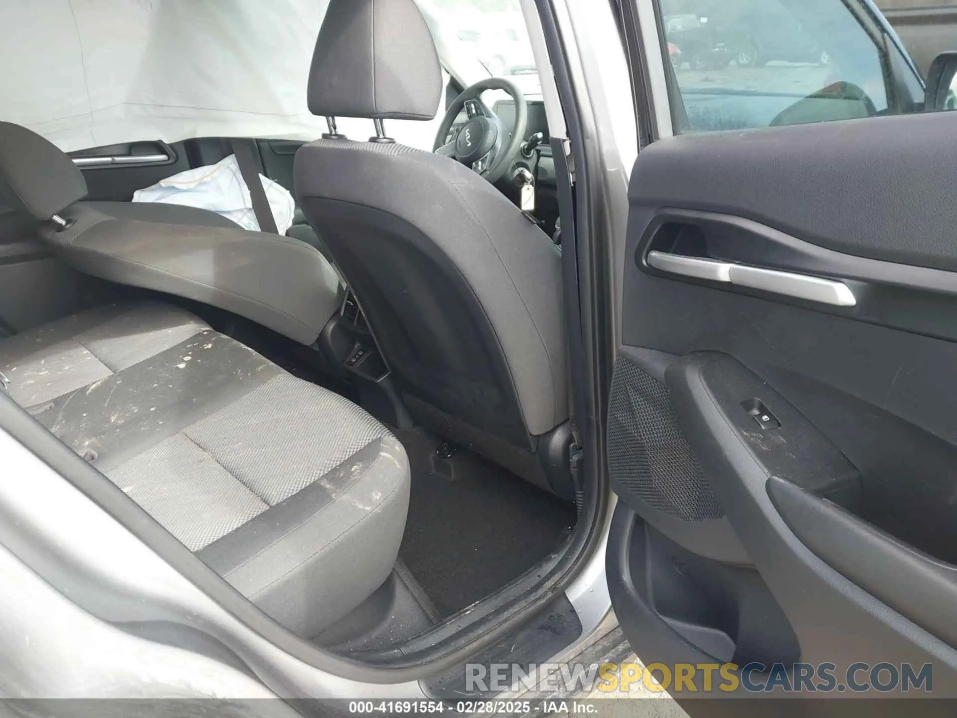 8 Photograph of a damaged car KNDEPCAAXR7567119 KIA SELTOS 2024