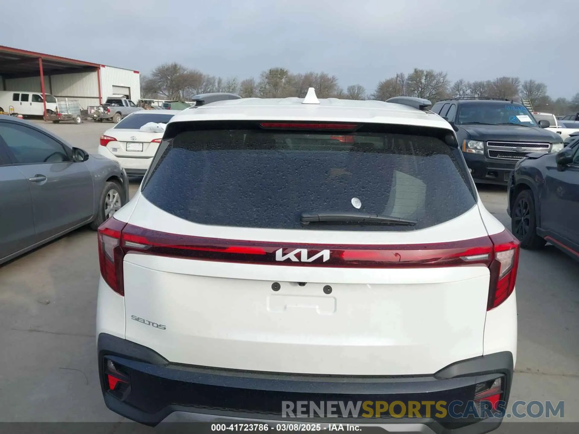 16 Photograph of a damaged car KNDER2AA1R7659367 KIA SELTOS 2024