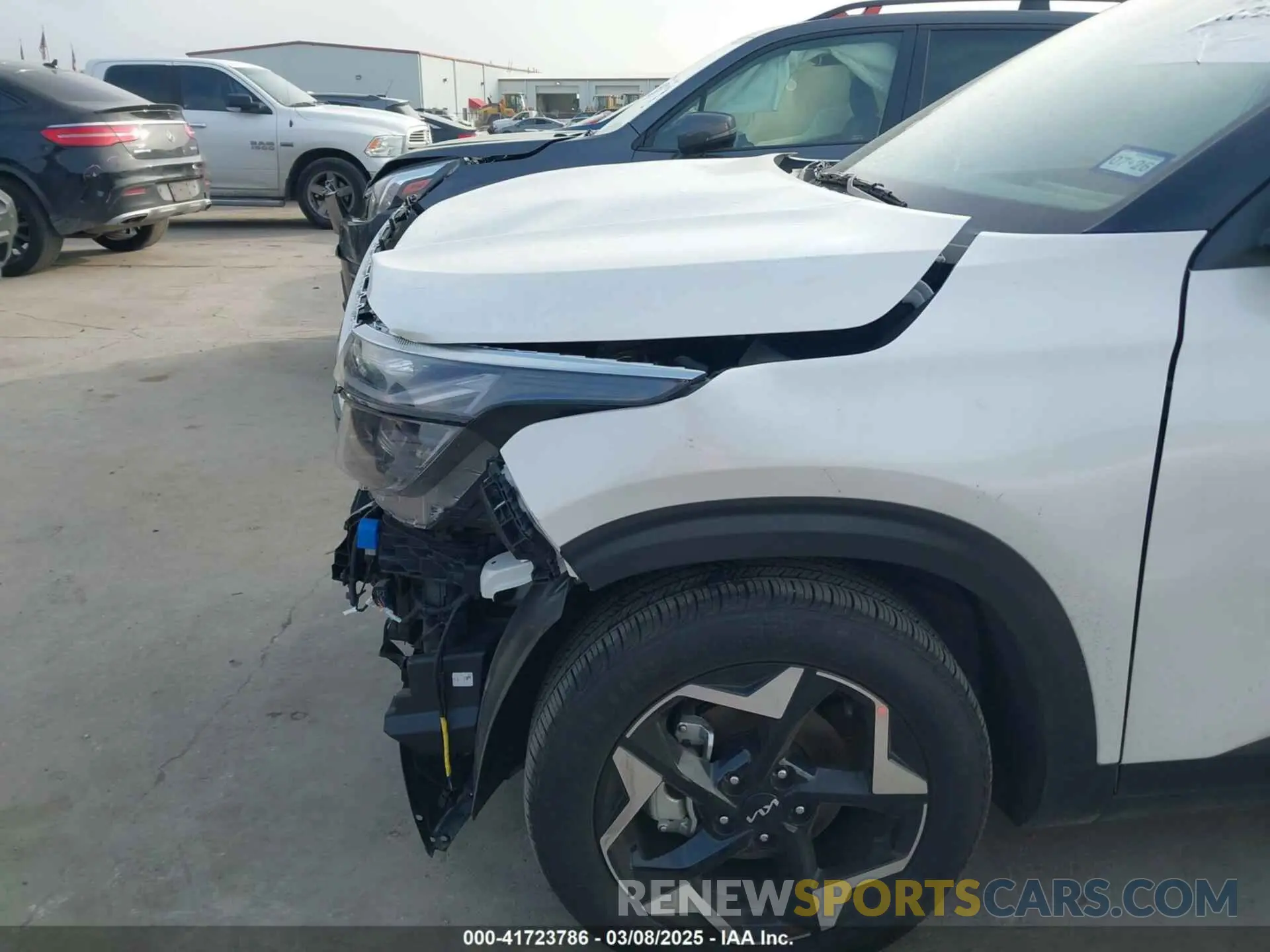 17 Photograph of a damaged car KNDER2AA1R7659367 KIA SELTOS 2024