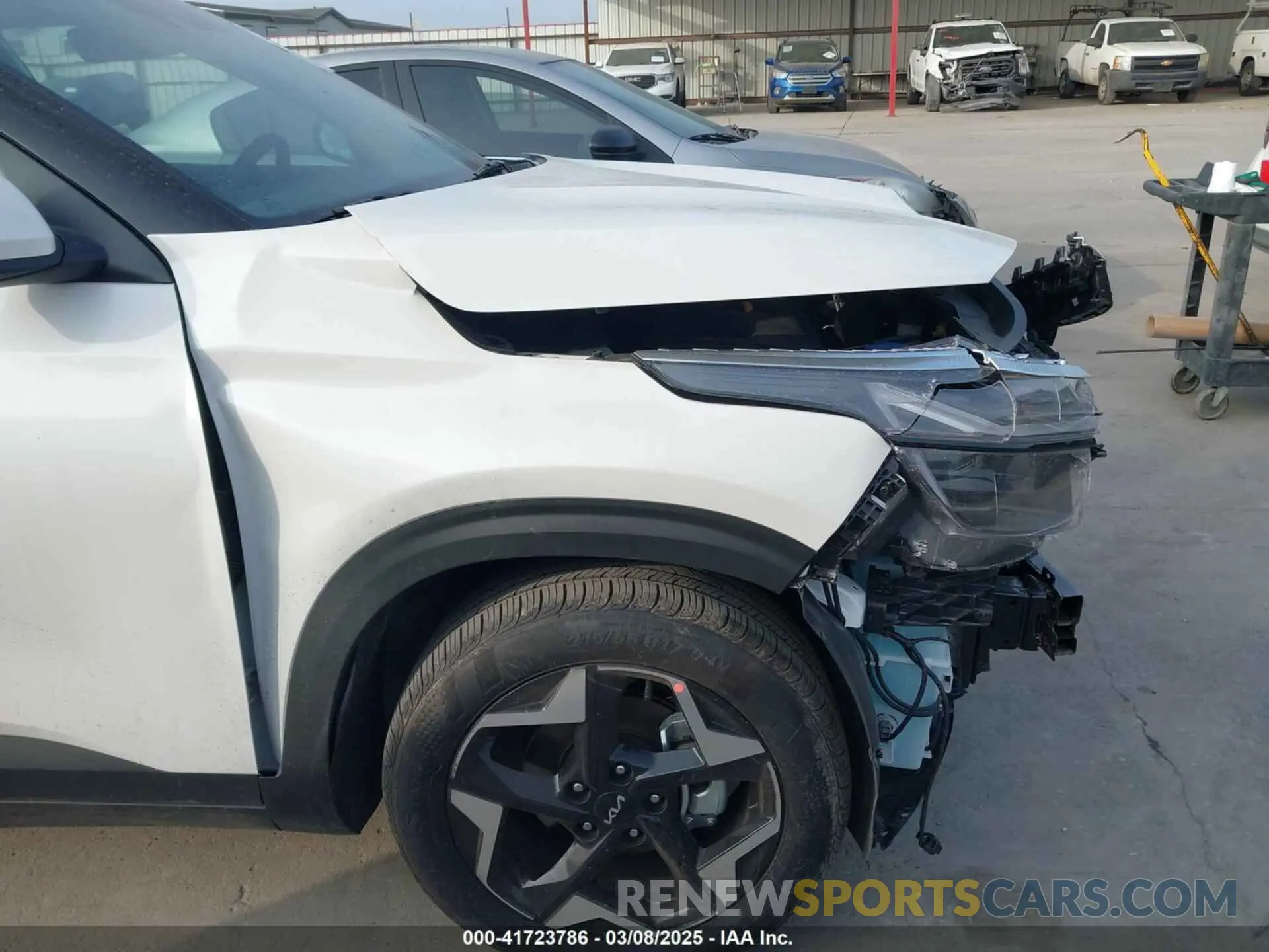 18 Photograph of a damaged car KNDER2AA1R7659367 KIA SELTOS 2024