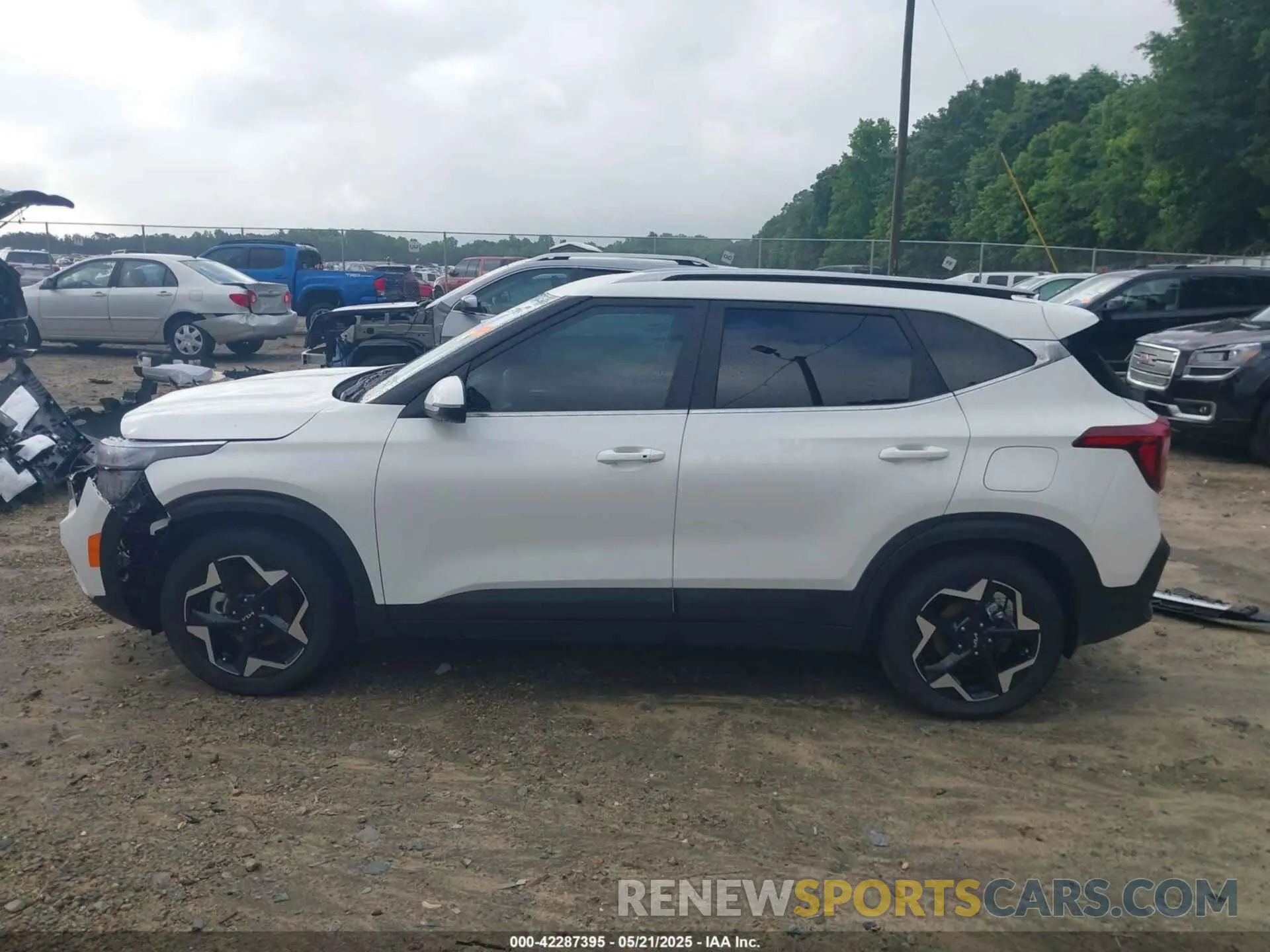 15 Photograph of a damaged car KNDER2AA4R7637413 KIA SELTOS 2024