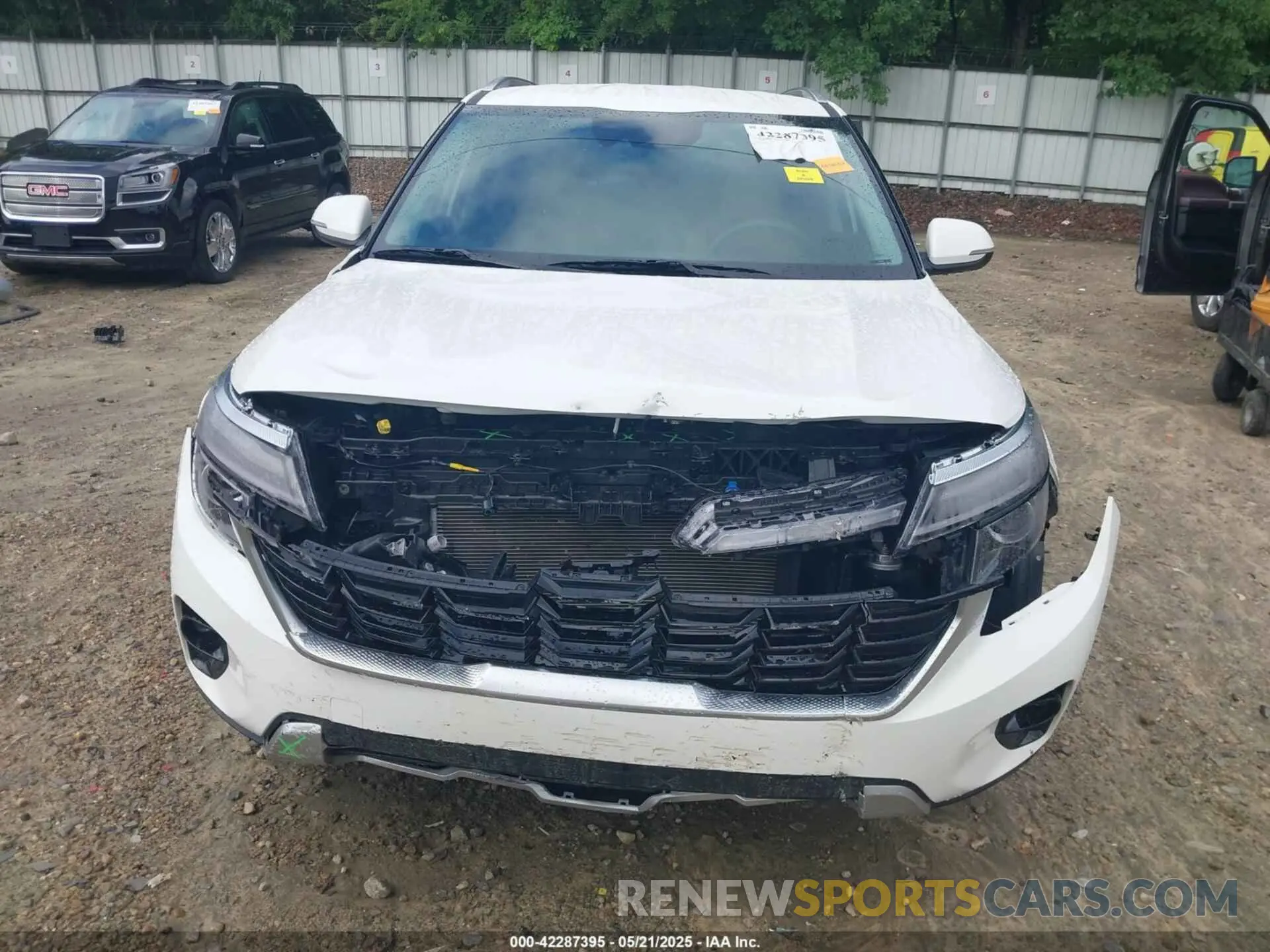 6 Photograph of a damaged car KNDER2AA4R7637413 KIA SELTOS 2024