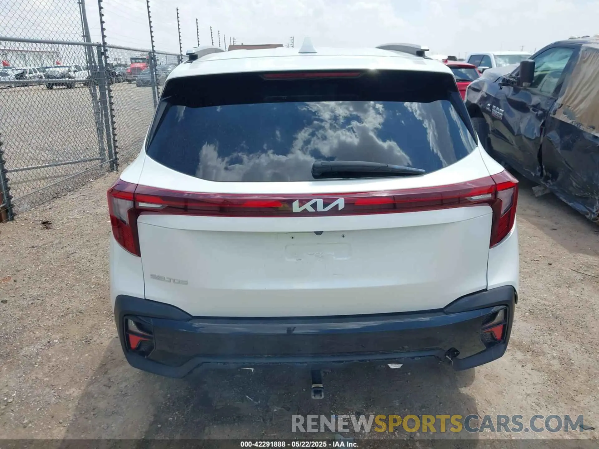 15 Photograph of a damaged car KNDER2AA5R7491006 KIA SELTOS 2024