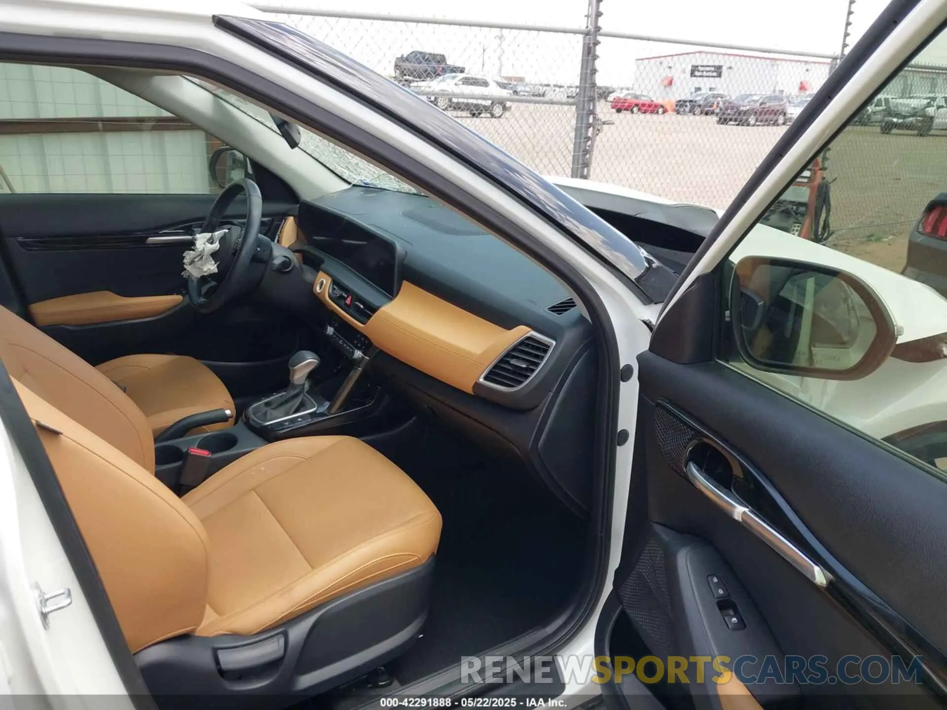 5 Photograph of a damaged car KNDER2AA5R7491006 KIA SELTOS 2024