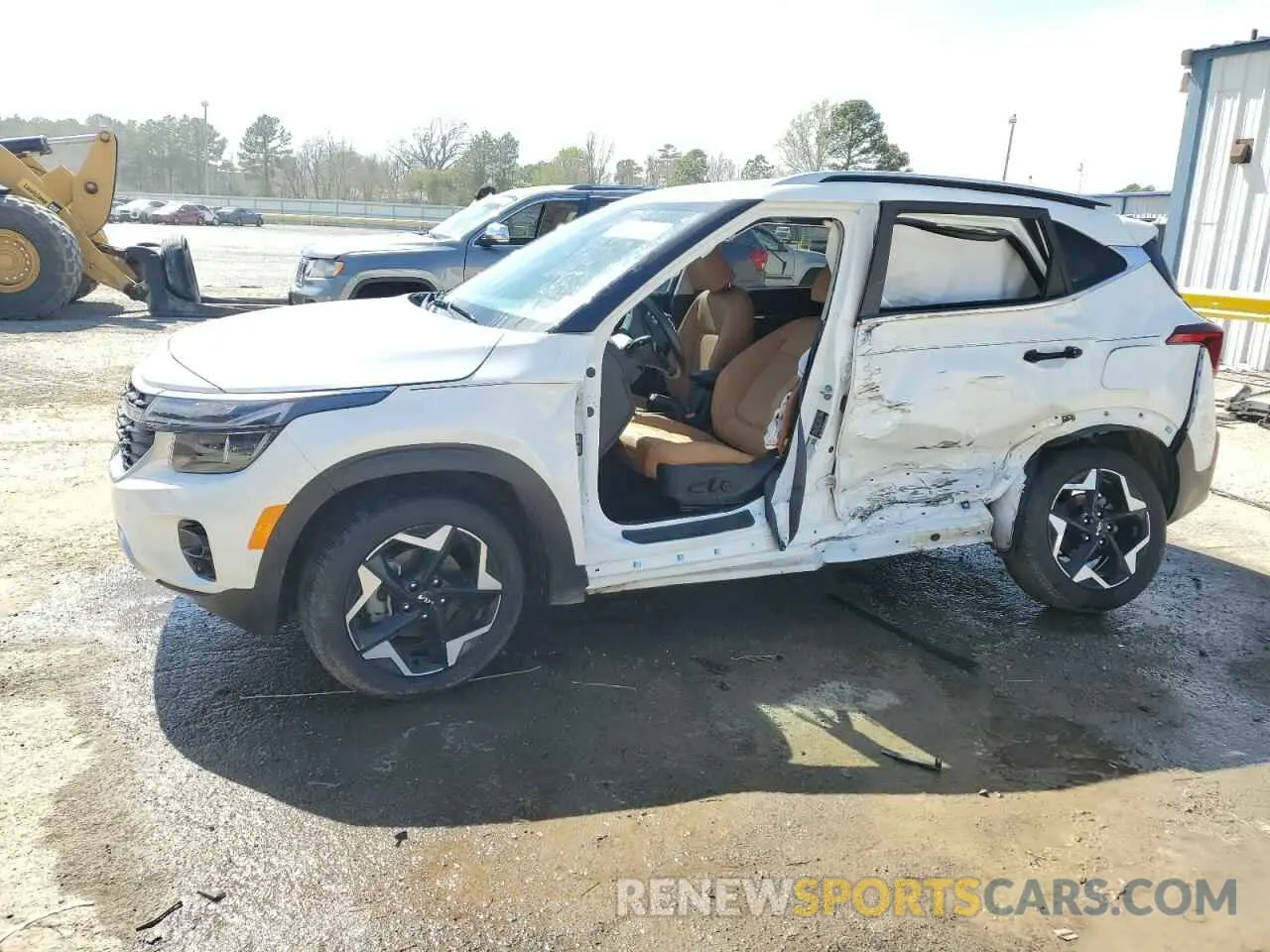 1 Photograph of a damaged car KNDER2AA7R7494067 KIA SELTOS 2024