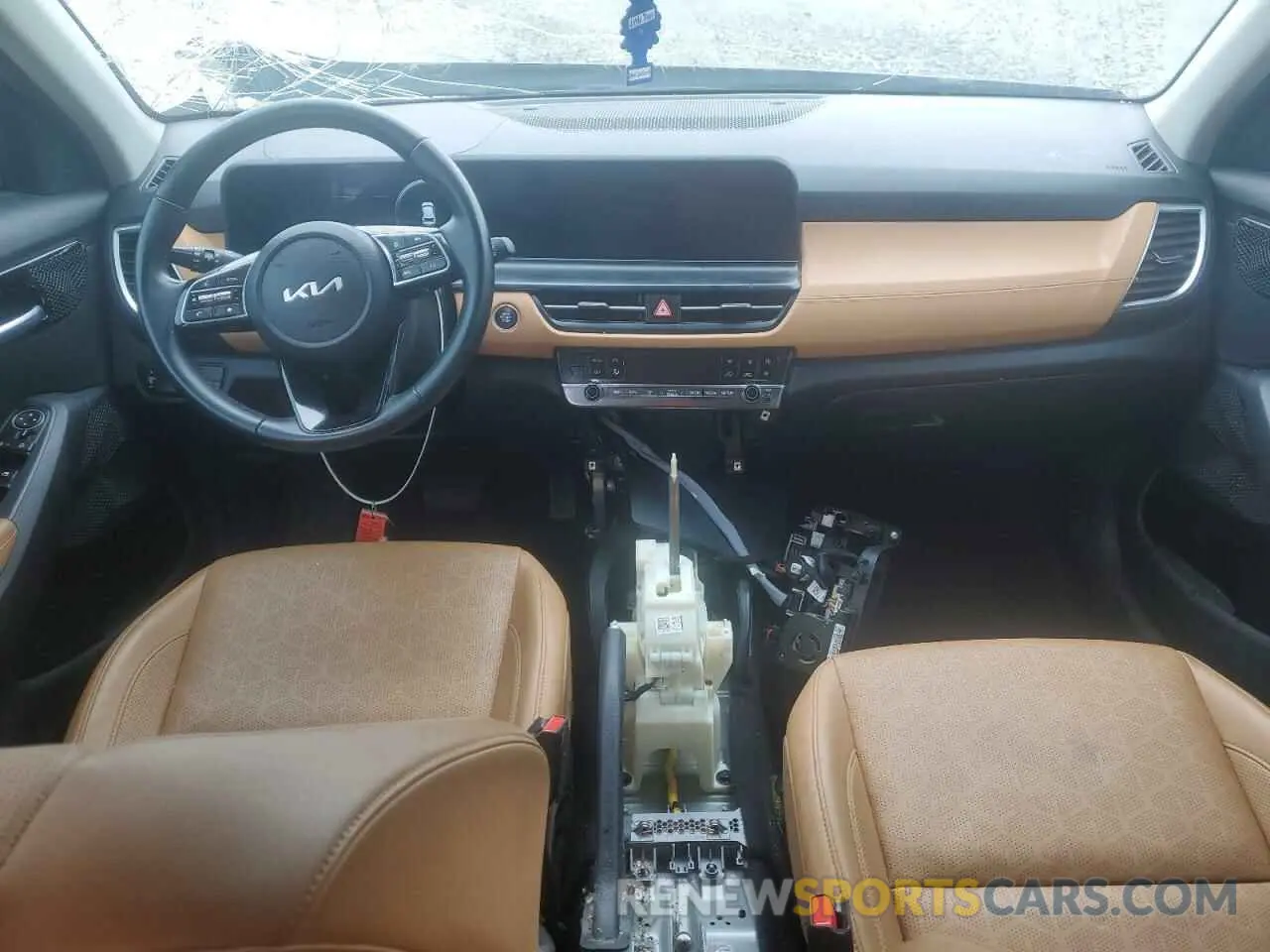 8 Photograph of a damaged car KNDER2AA8R7524628 KIA SELTOS 2024