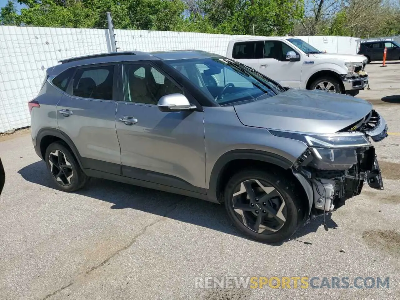 4 Photograph of a damaged car KNDER2AA9R7501309 KIA SELTOS 2024
