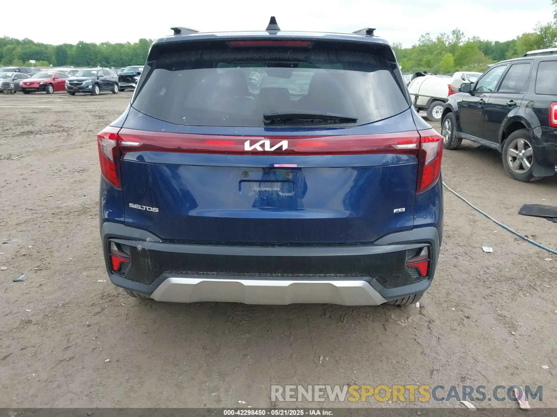 17 Photograph of a damaged car KNDERCAA4R7647168 KIA SELTOS 2024