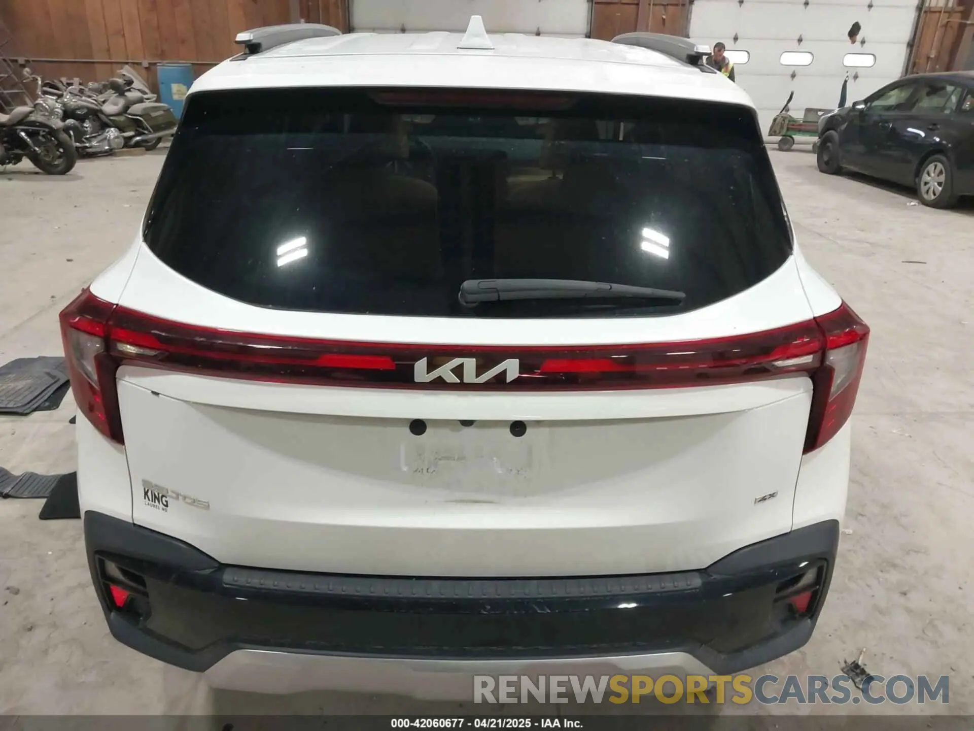 16 Photograph of a damaged car KNDERCAA5R7589801 KIA SELTOS 2024