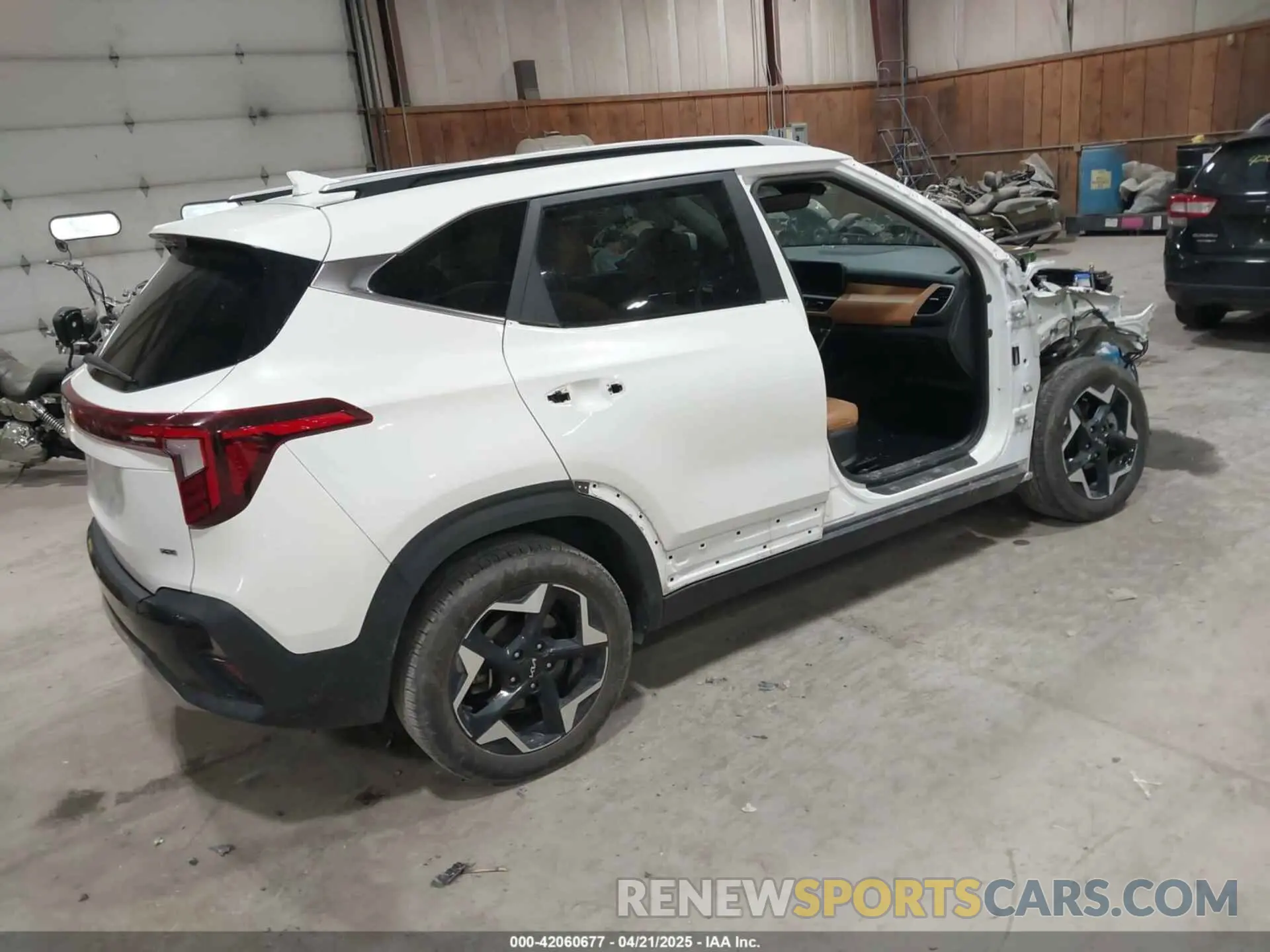 4 Photograph of a damaged car KNDERCAA5R7589801 KIA SELTOS 2024