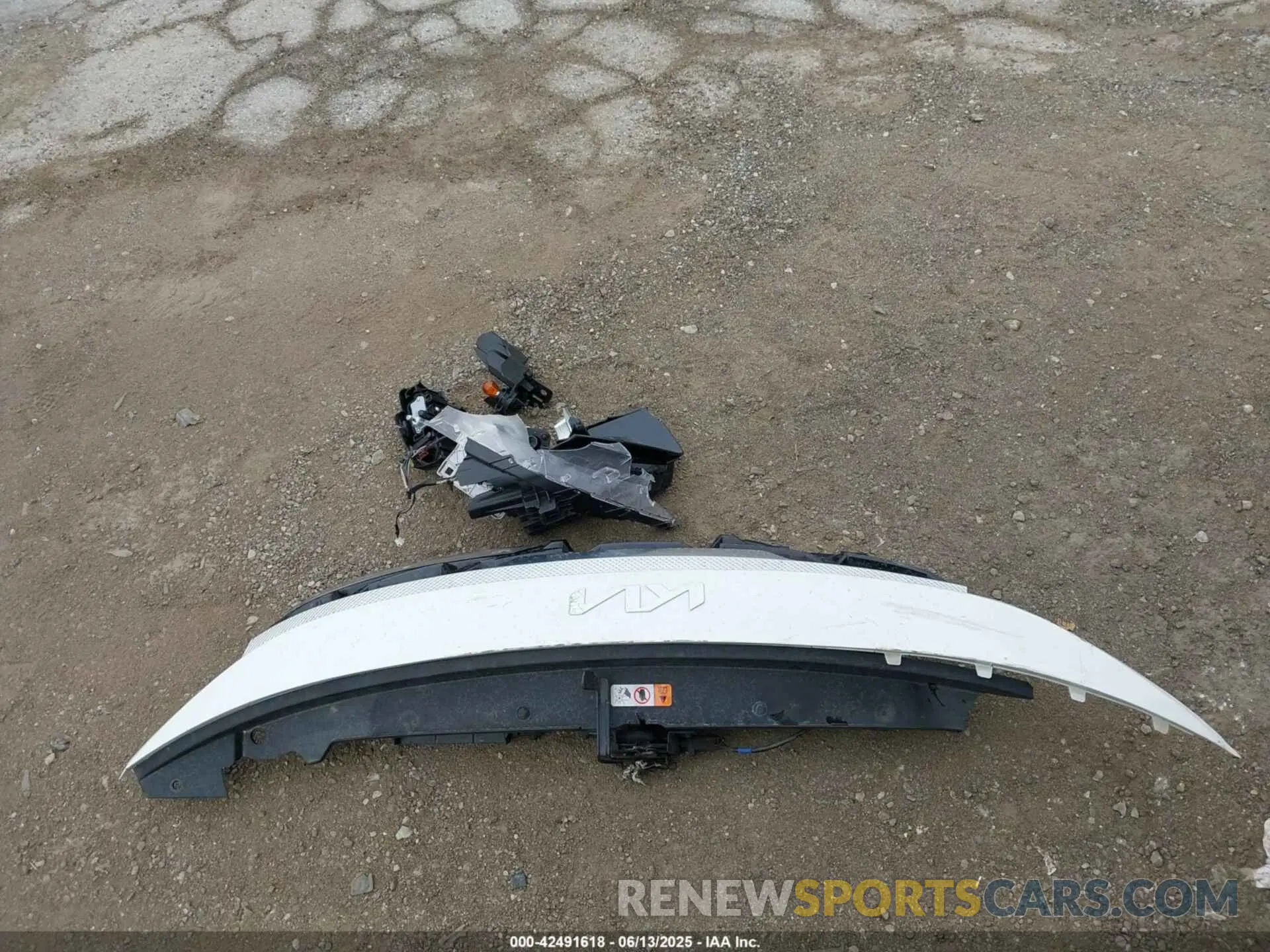 11 Photograph of a damaged car KNDERCAA6R7515013 KIA SELTOS 2024