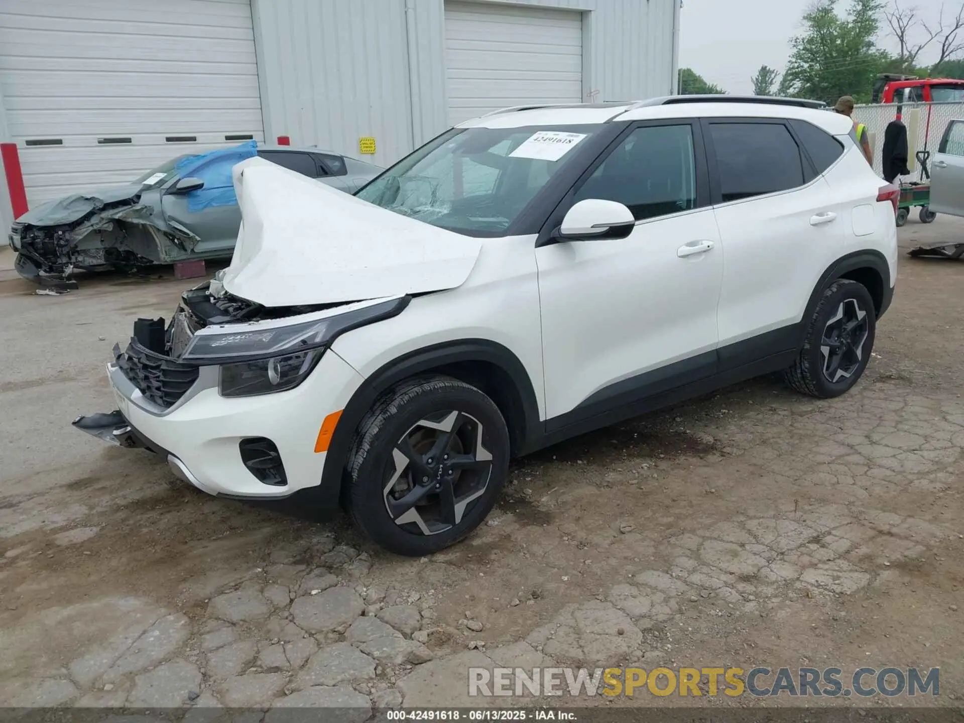 2 Photograph of a damaged car KNDERCAA6R7515013 KIA SELTOS 2024