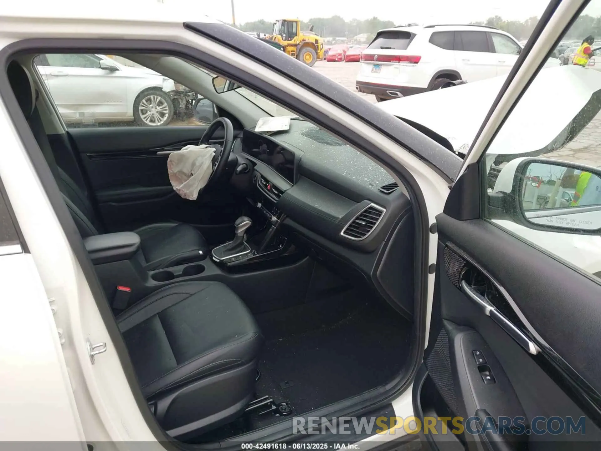 5 Photograph of a damaged car KNDERCAA6R7515013 KIA SELTOS 2024