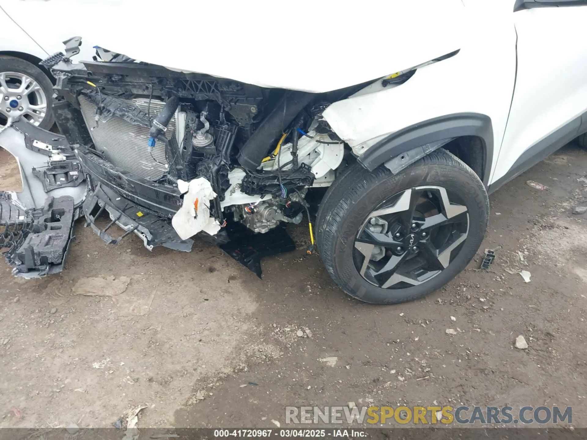 17 Photograph of a damaged car KNDERCAA8R7643849 KIA SELTOS 2024