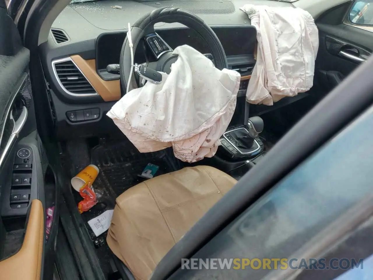8 Photograph of a damaged car KNDERCAA9R7596895 KIA SELTOS 2024