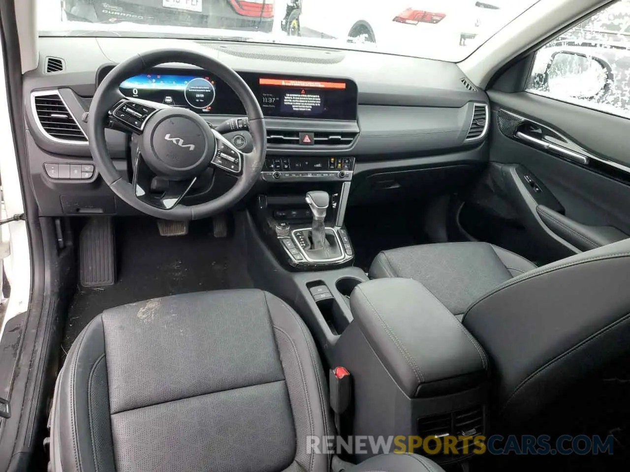 8 Photograph of a damaged car KNDERCAA9R7642015 KIA SELTOS 2024