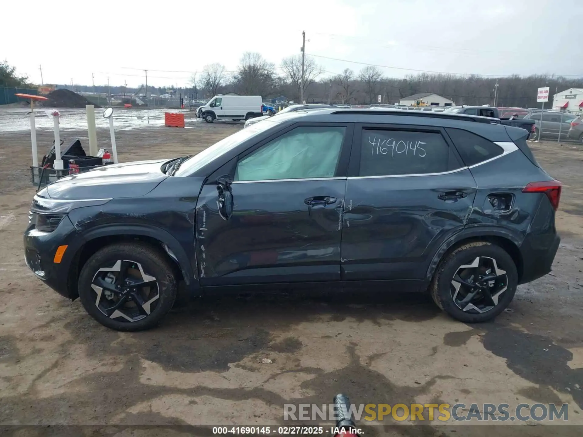 14 Photograph of a damaged car KNDERCAA9R7648820 KIA SELTOS 2024