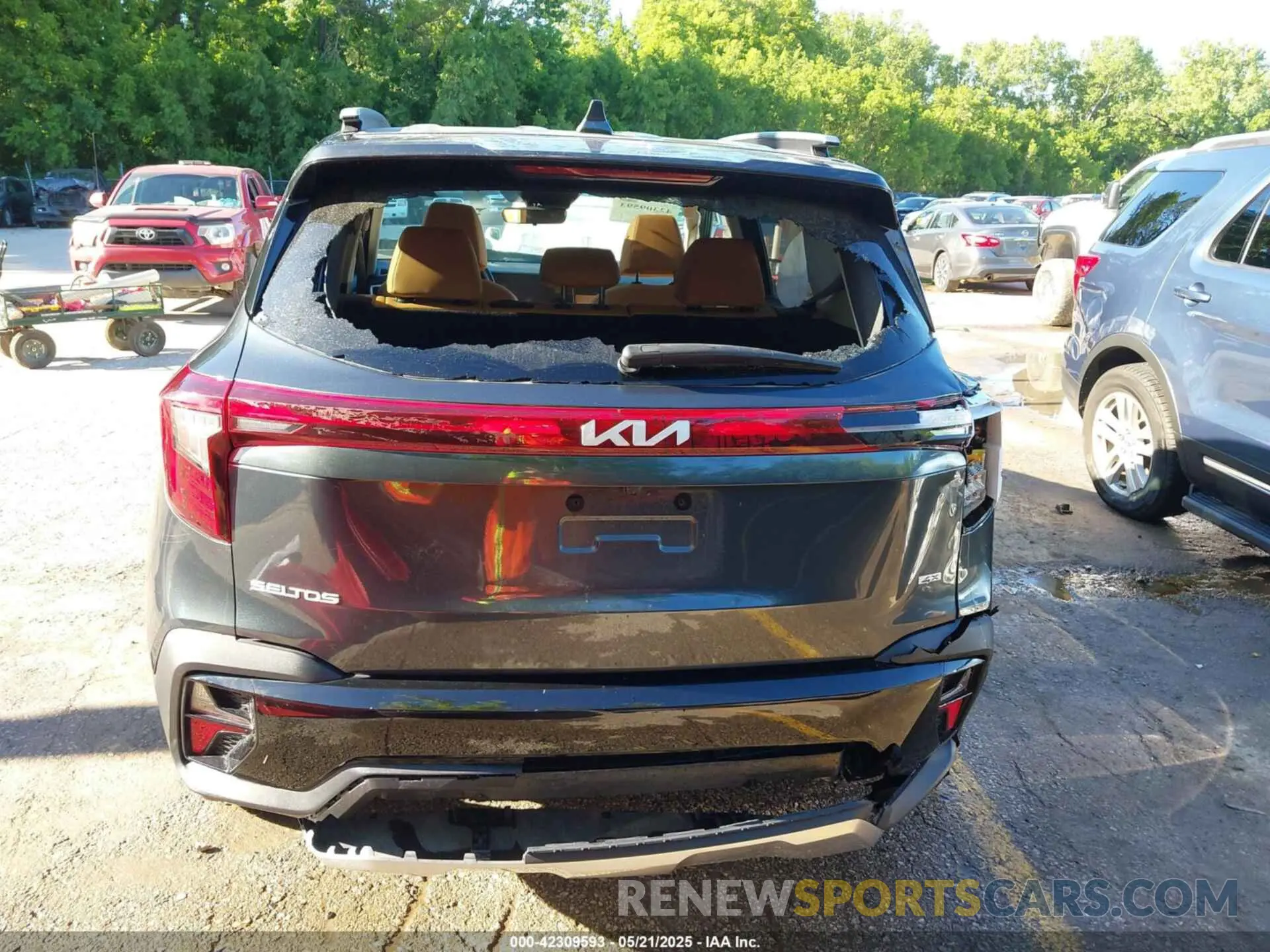 17 Photograph of a damaged car KNDERCAAXR7653685 KIA SELTOS 2024
