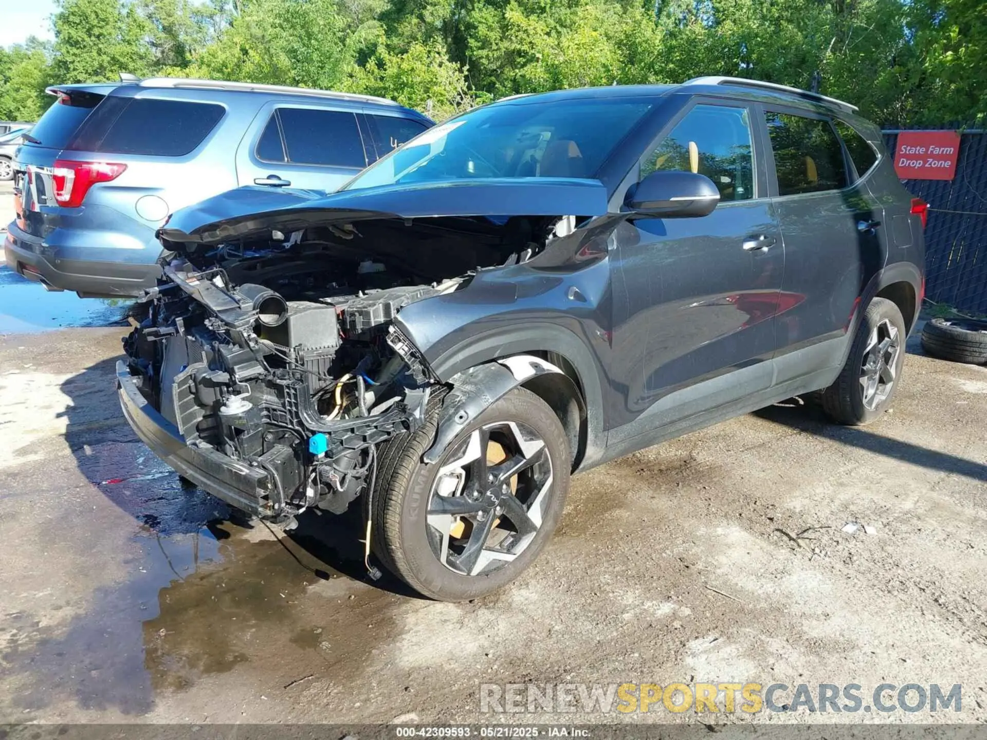 2 Photograph of a damaged car KNDERCAAXR7653685 KIA SELTOS 2024