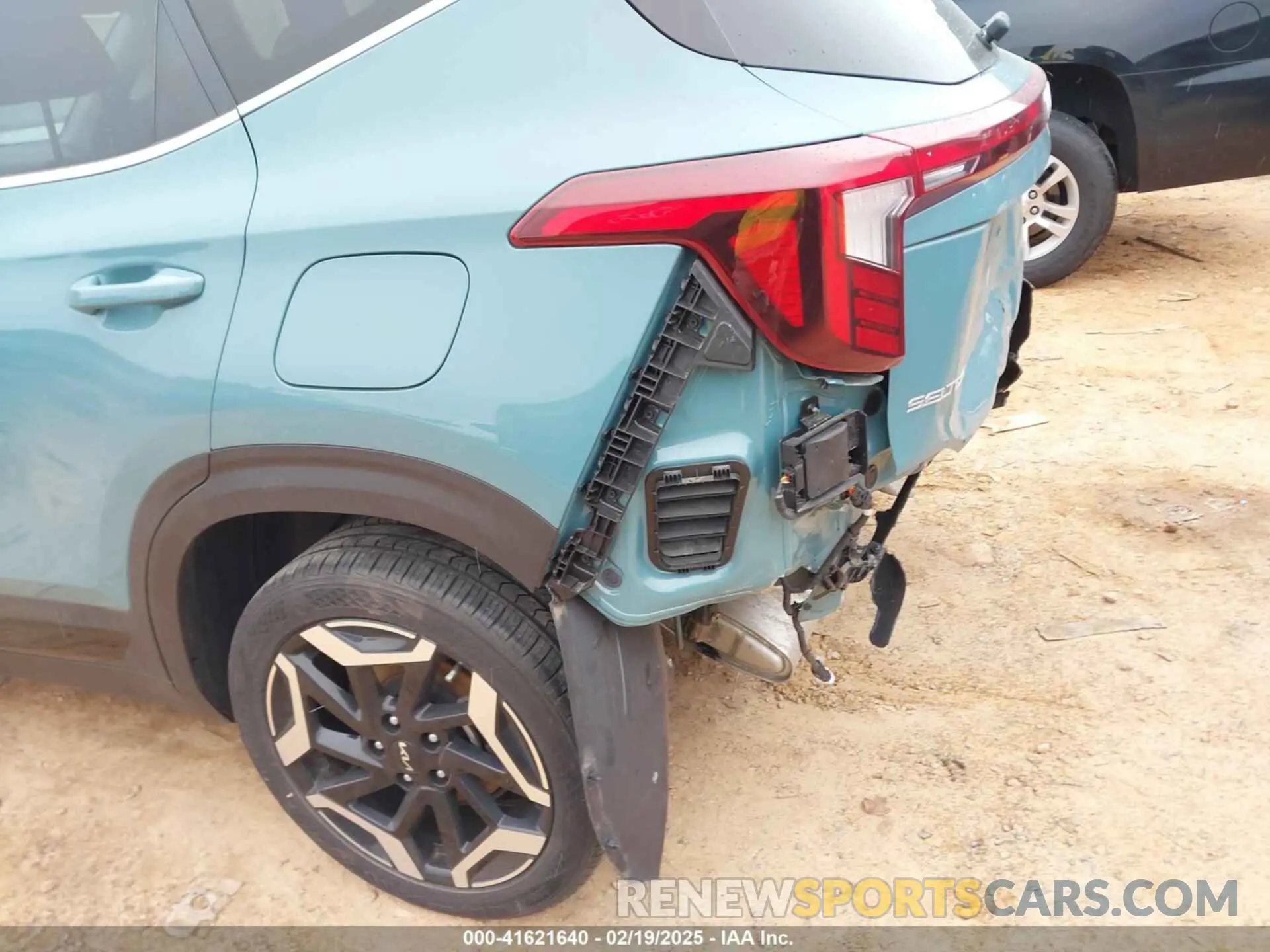 18 Photograph of a damaged car KNDETCA70R7529060 KIA SELTOS 2024