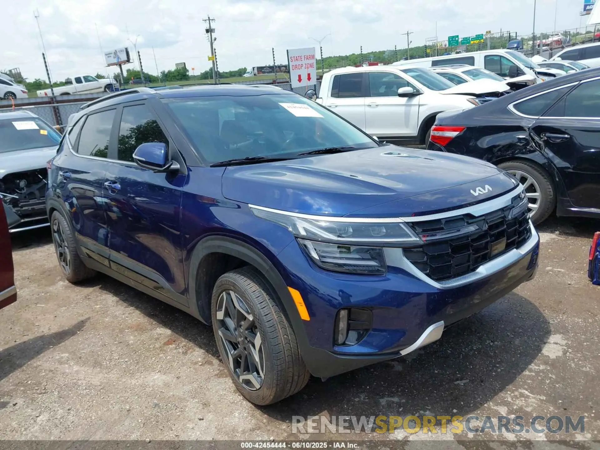 1 Photograph of a damaged car KNDETCA72R7479617 KIA SELTOS 2024