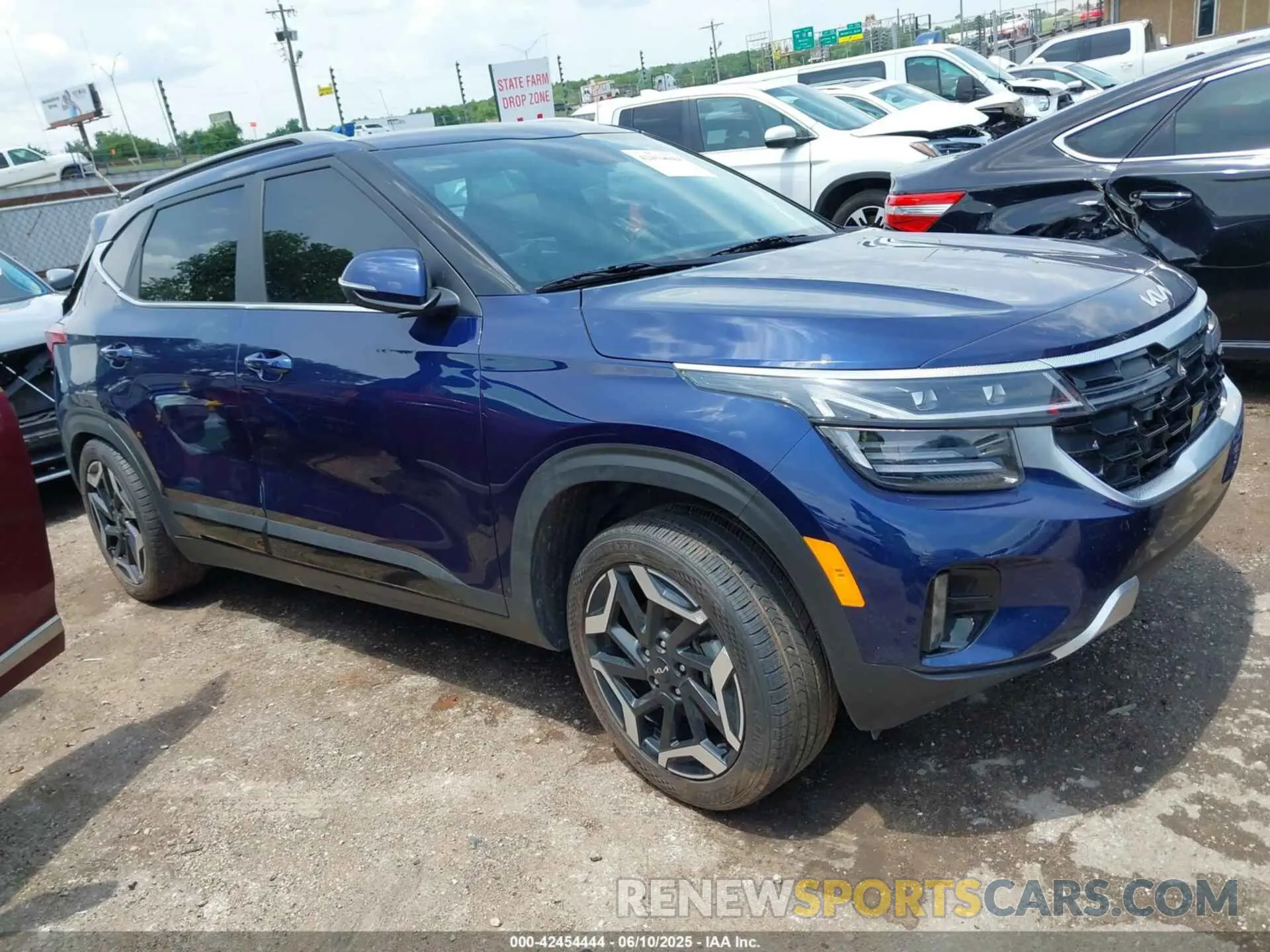 14 Photograph of a damaged car KNDETCA72R7479617 KIA SELTOS 2024