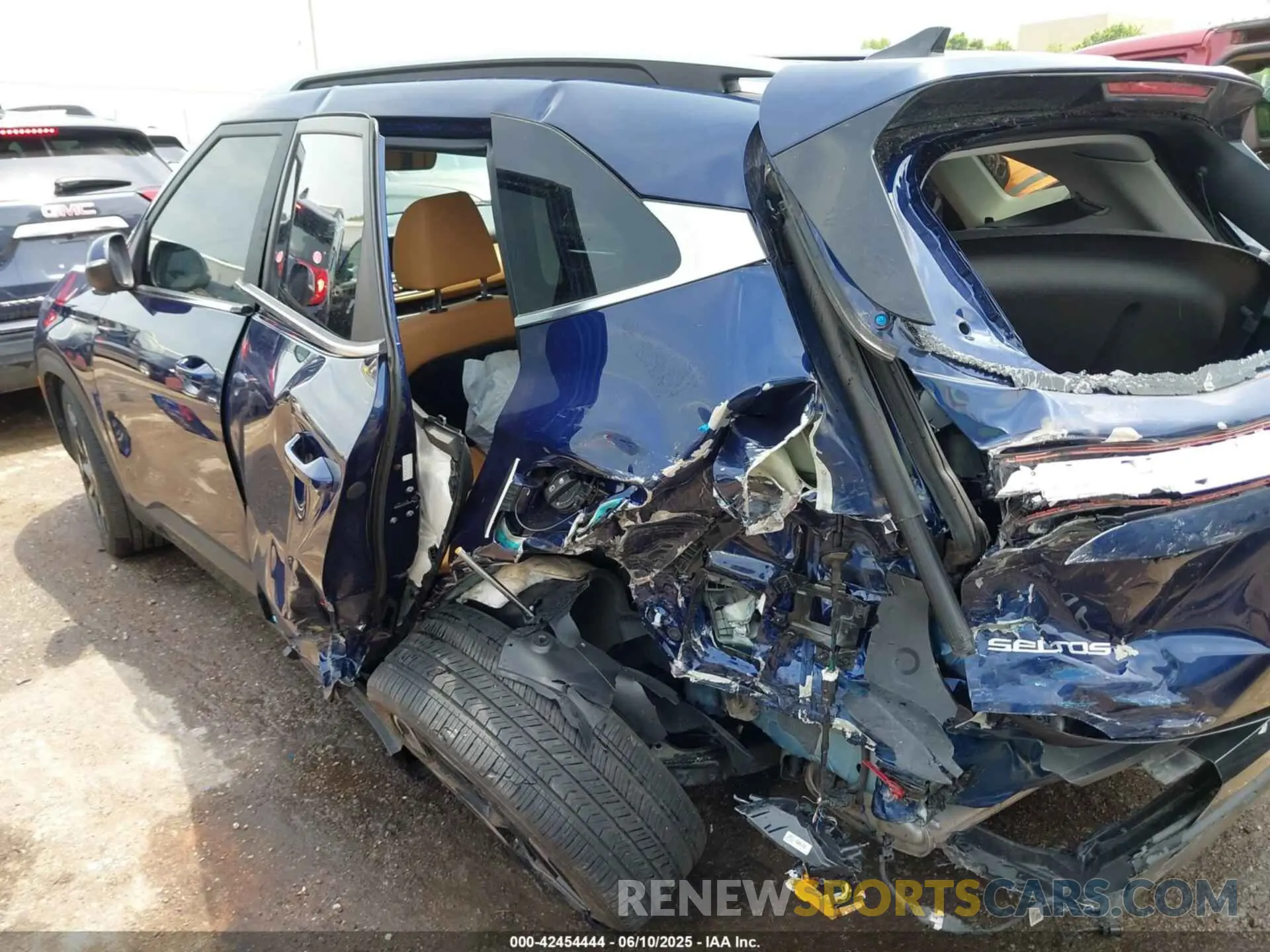 15 Photograph of a damaged car KNDETCA72R7479617 KIA SELTOS 2024