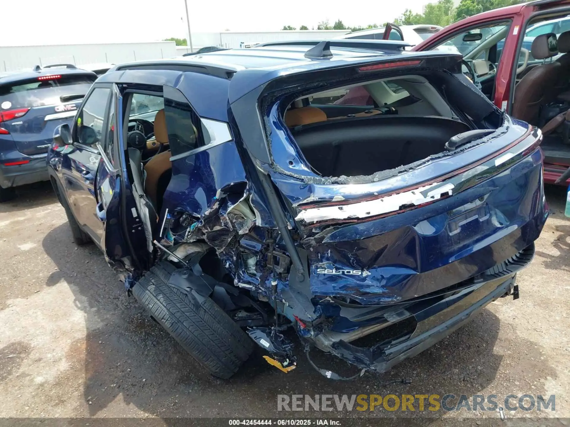 3 Photograph of a damaged car KNDETCA72R7479617 KIA SELTOS 2024