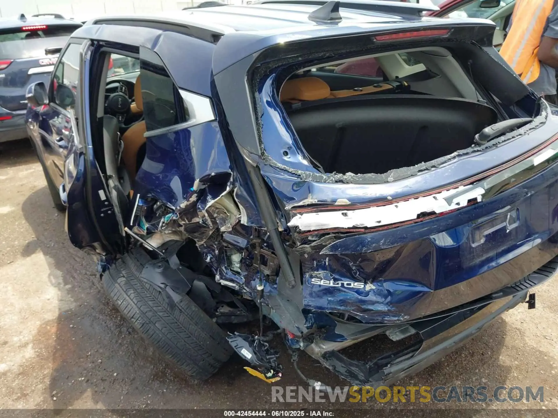 6 Photograph of a damaged car KNDETCA72R7479617 KIA SELTOS 2024