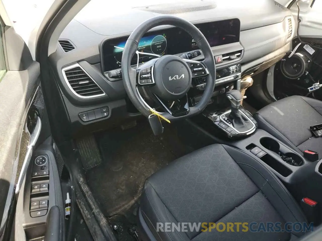 8 Photograph of a damaged car KNDETCA72R7494649 KIA SELTOS 2024