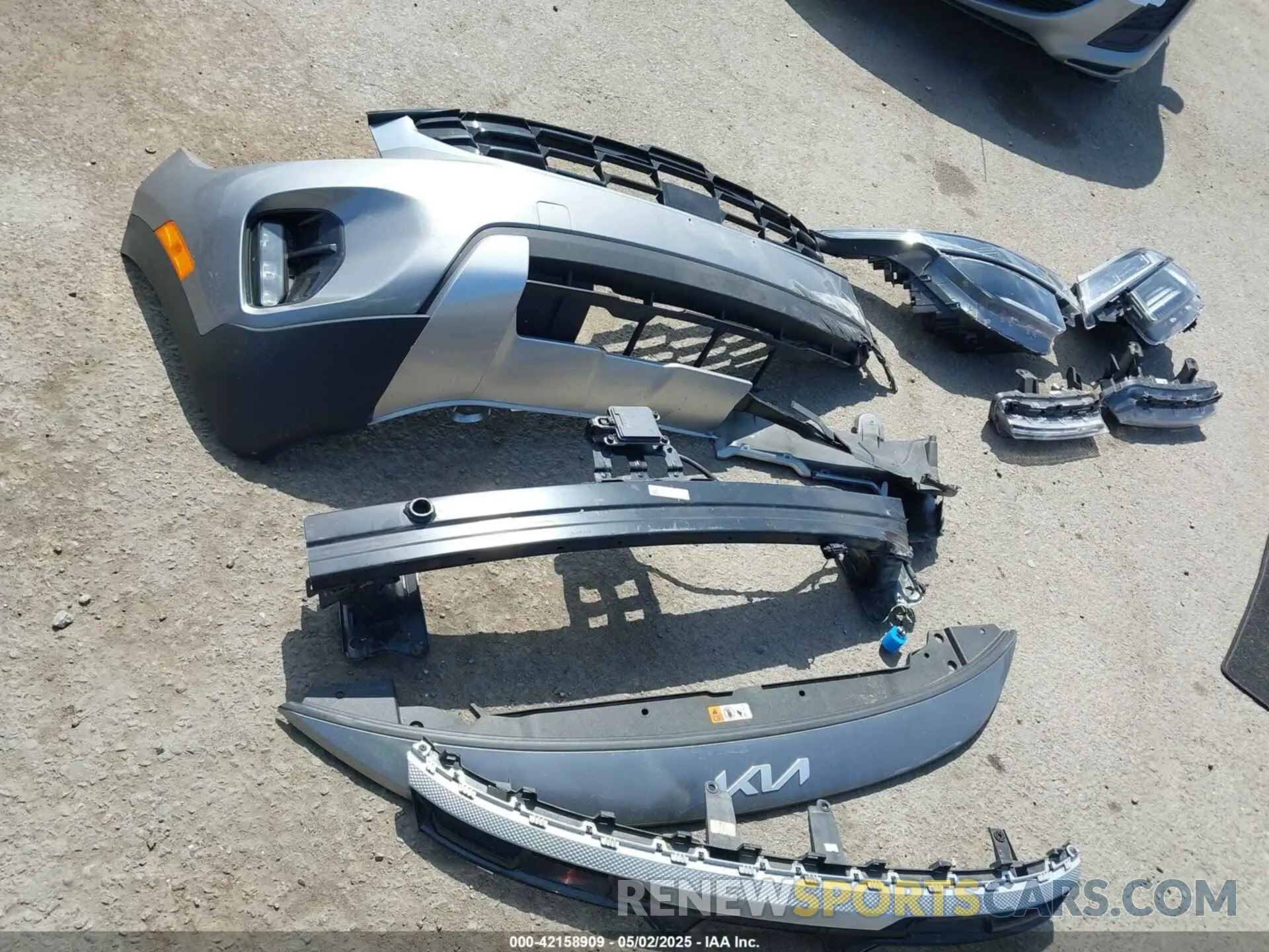 12 Photograph of a damaged car KNDETCA73R7484468 KIA SELTOS 2024