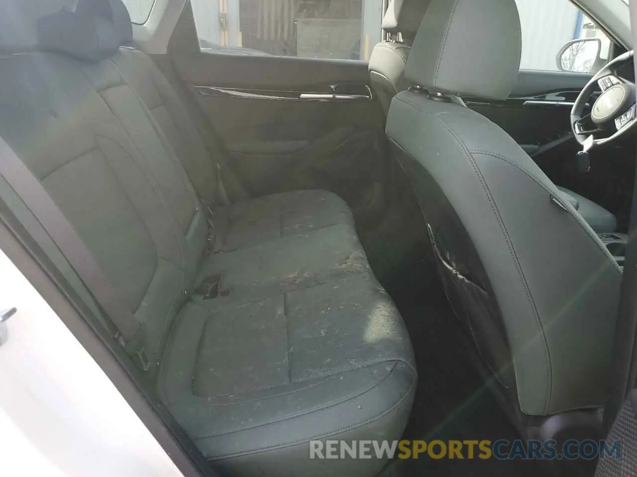 12 Photograph of a damaged car KNDETCA73R7507618 KIA SELTOS 2024