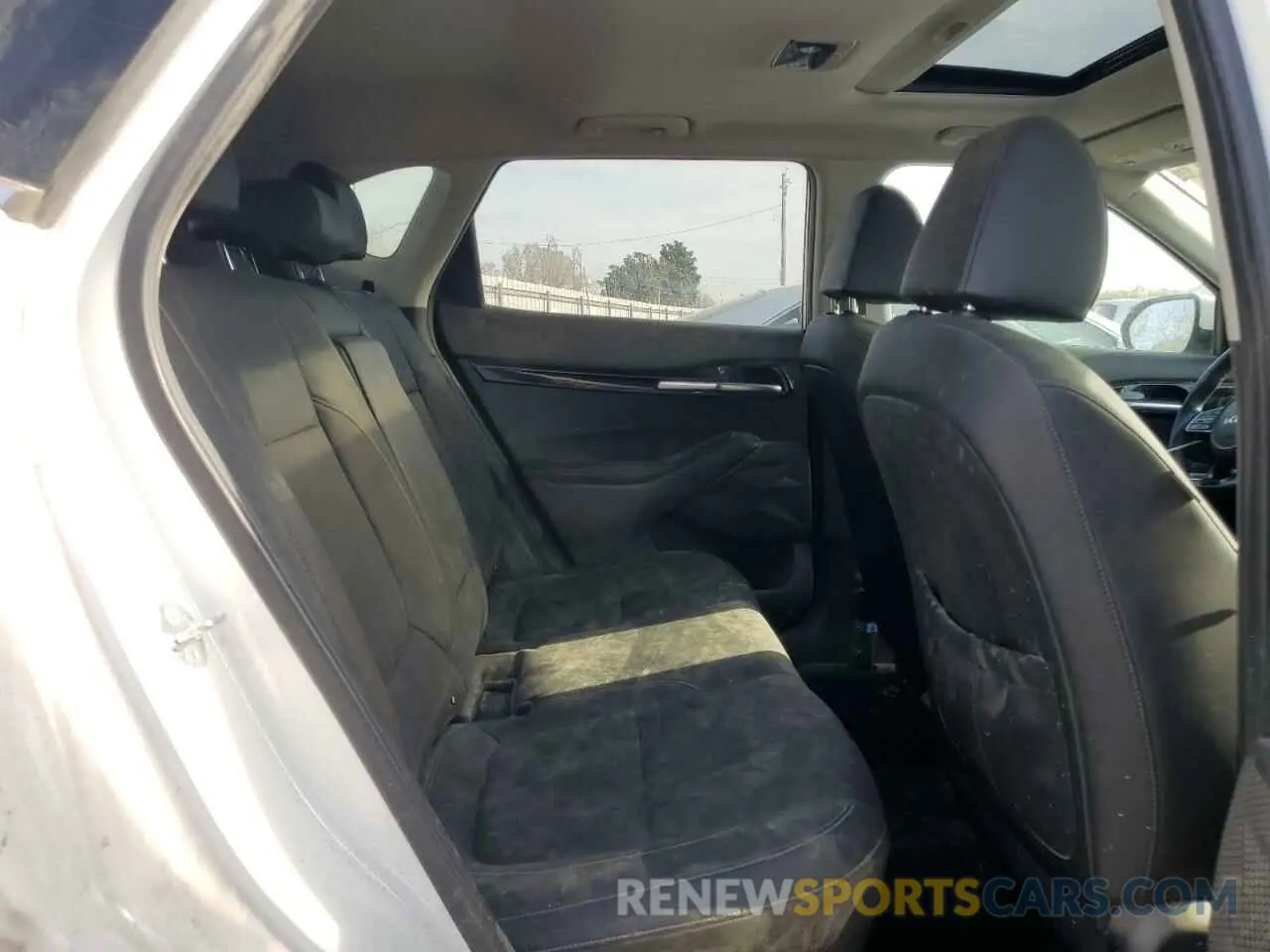 11 Photograph of a damaged car KNDETCA74R7475682 KIA SELTOS 2024
