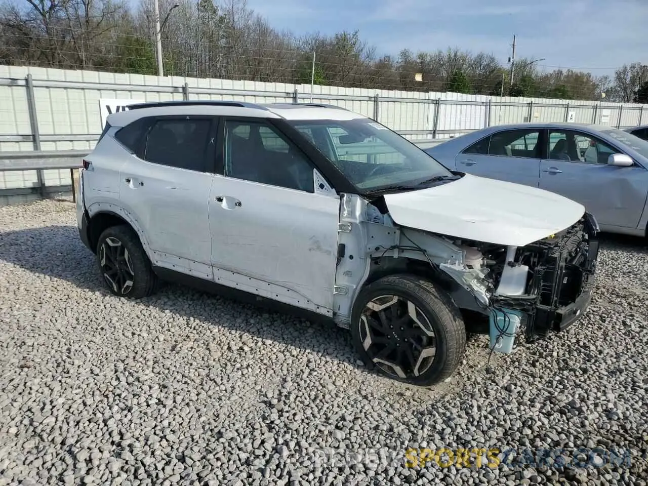 4 Photograph of a damaged car KNDETCA74R7475682 KIA SELTOS 2024