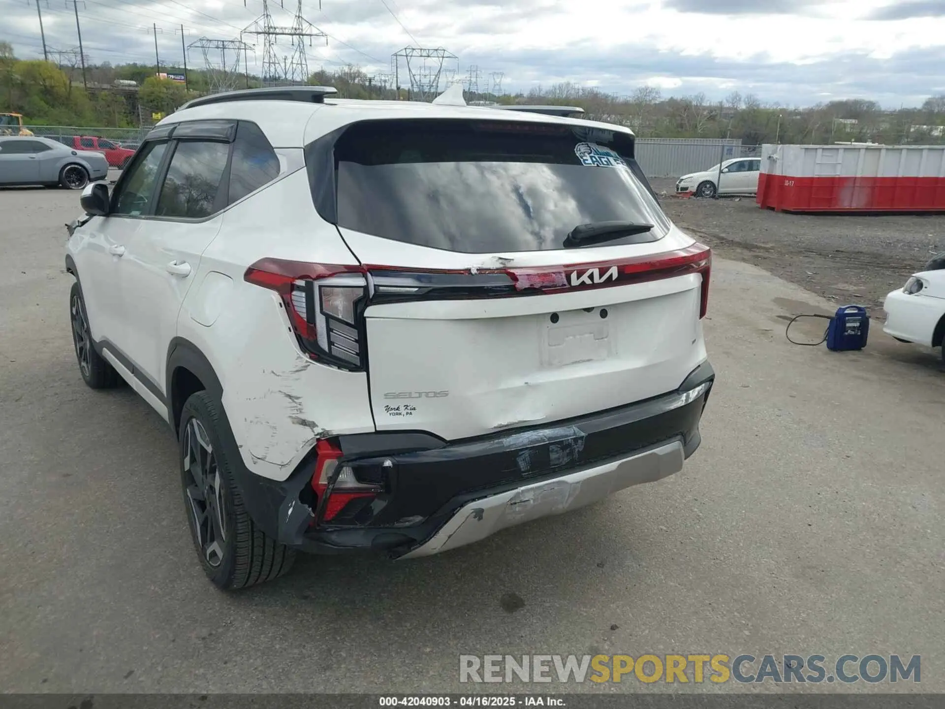 17 Photograph of a damaged car KNDETCA74R7505179 KIA SELTOS 2024