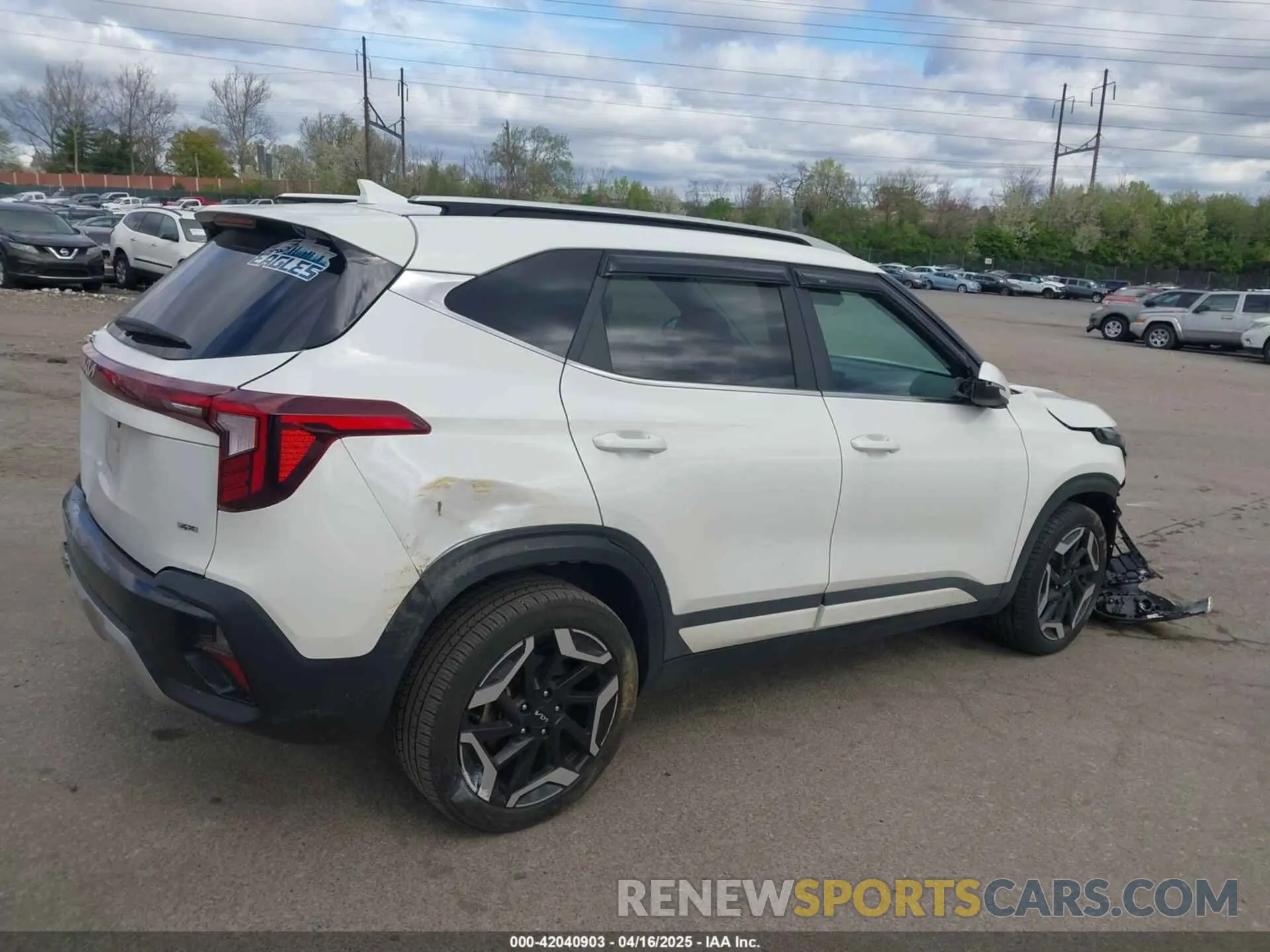 18 Photograph of a damaged car KNDETCA74R7505179 KIA SELTOS 2024