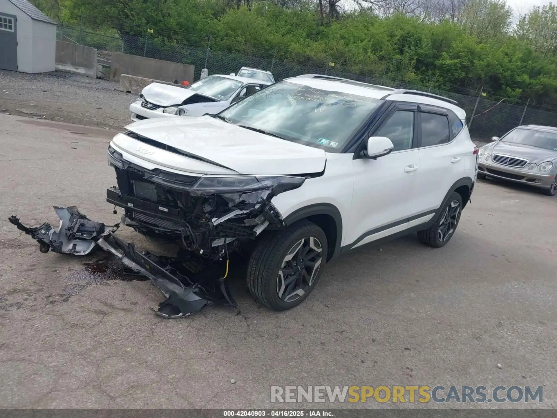 2 Photograph of a damaged car KNDETCA74R7505179 KIA SELTOS 2024
