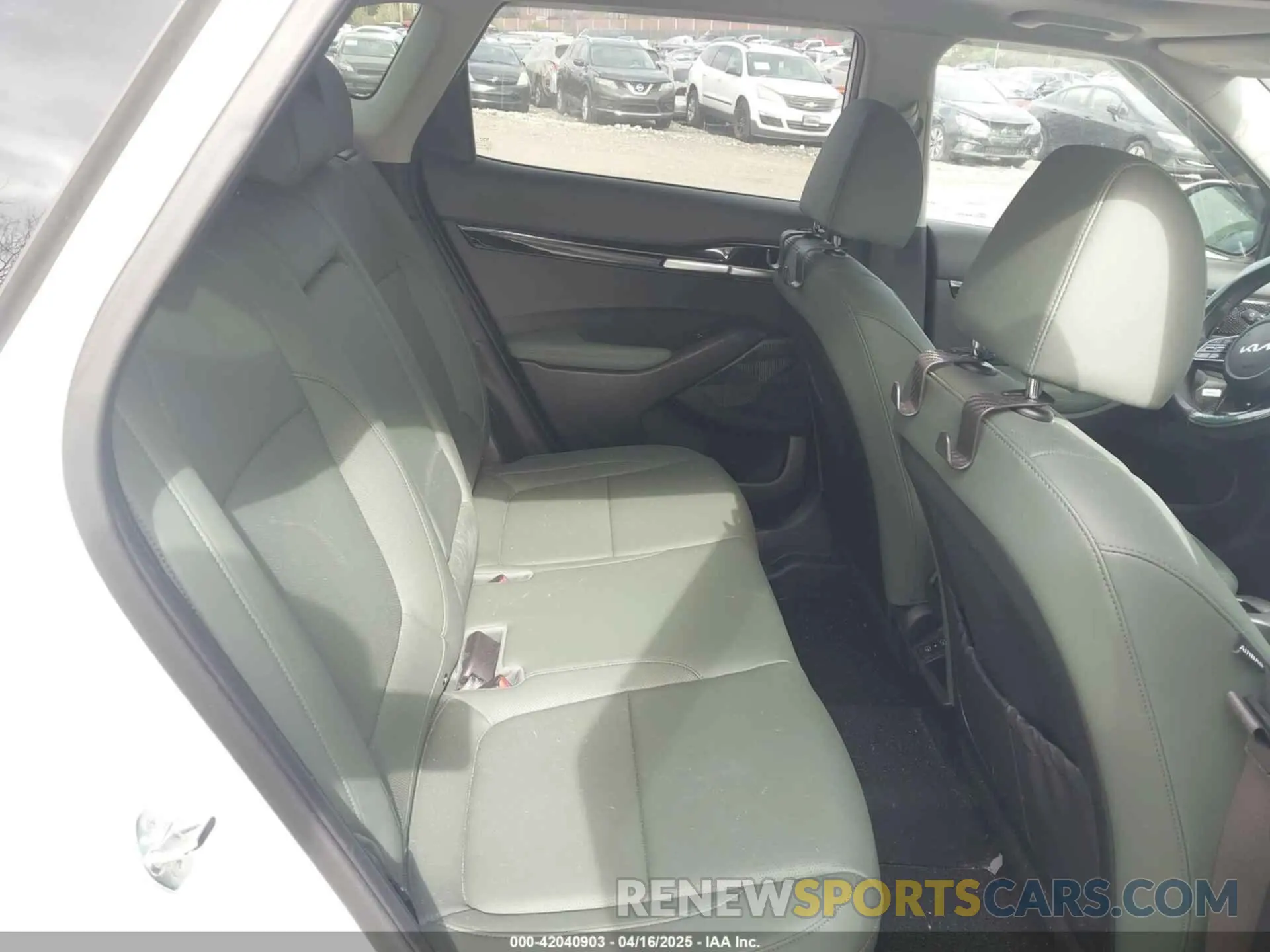 8 Photograph of a damaged car KNDETCA74R7505179 KIA SELTOS 2024
