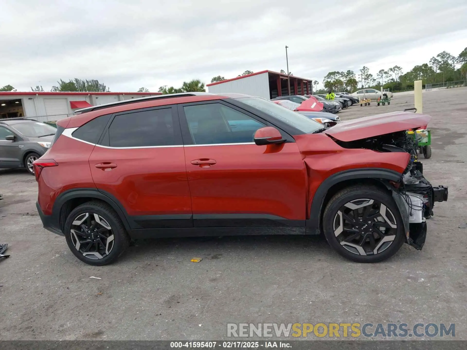 14 Photograph of a damaged car KNDETCA74R7587057 KIA SELTOS 2024