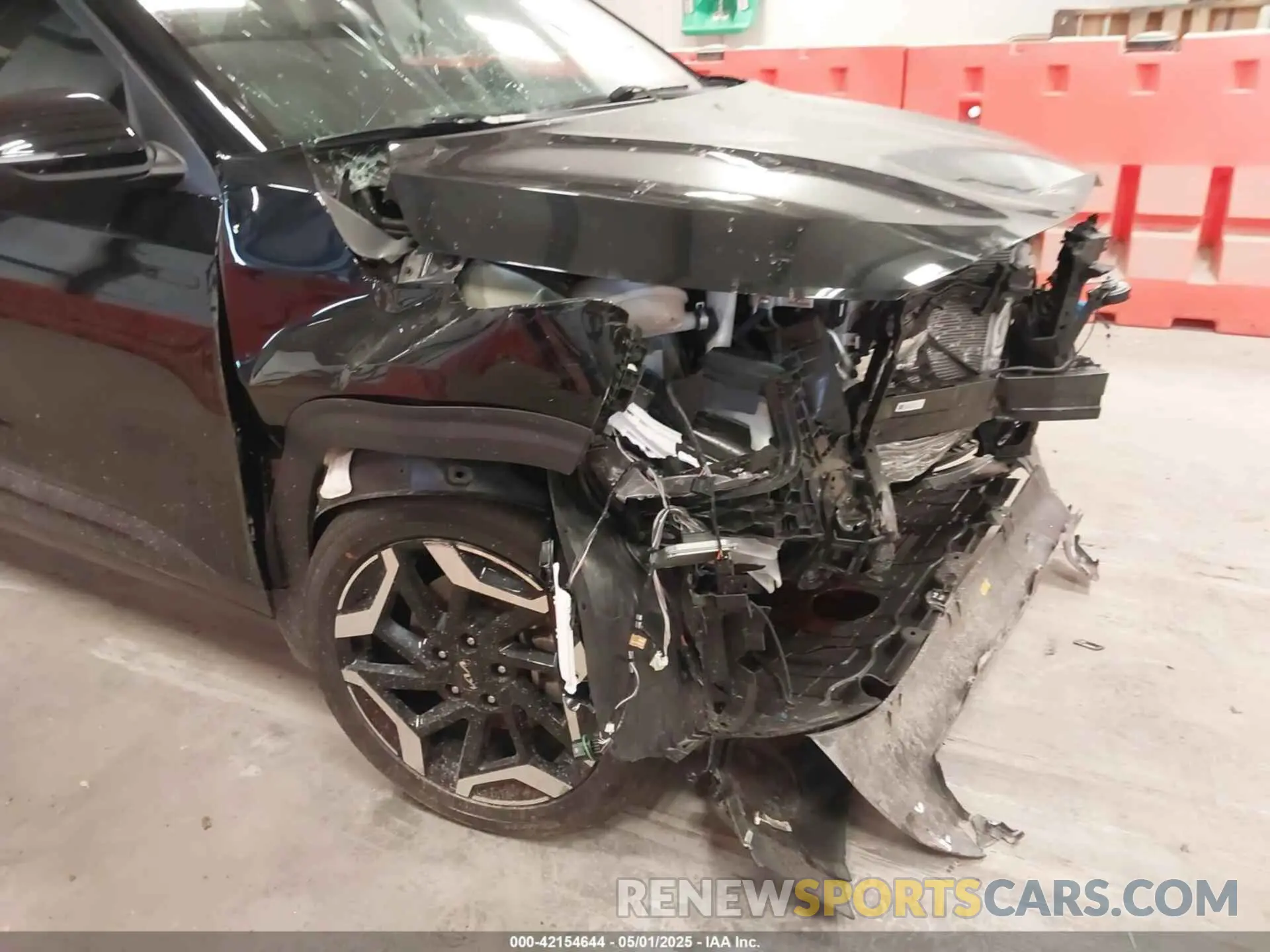 19 Photograph of a damaged car KNDETCA74R7595790 KIA SELTOS 2024