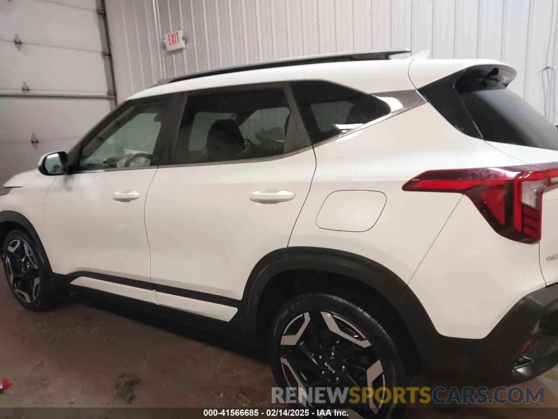 14 Photograph of a damaged car KNDETCA75R7554830 KIA SELTOS 2024